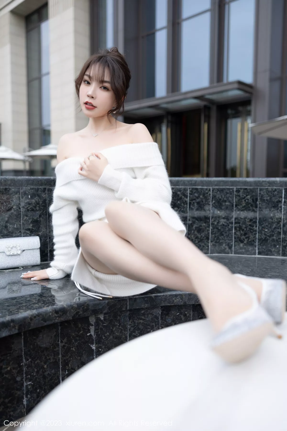 秀人集.com_[XiuRen秀人网]No.6132_女神徐莉芝Booty脱露肩连衣长裙露性感白色蕾丝内衣诱惑写真83P