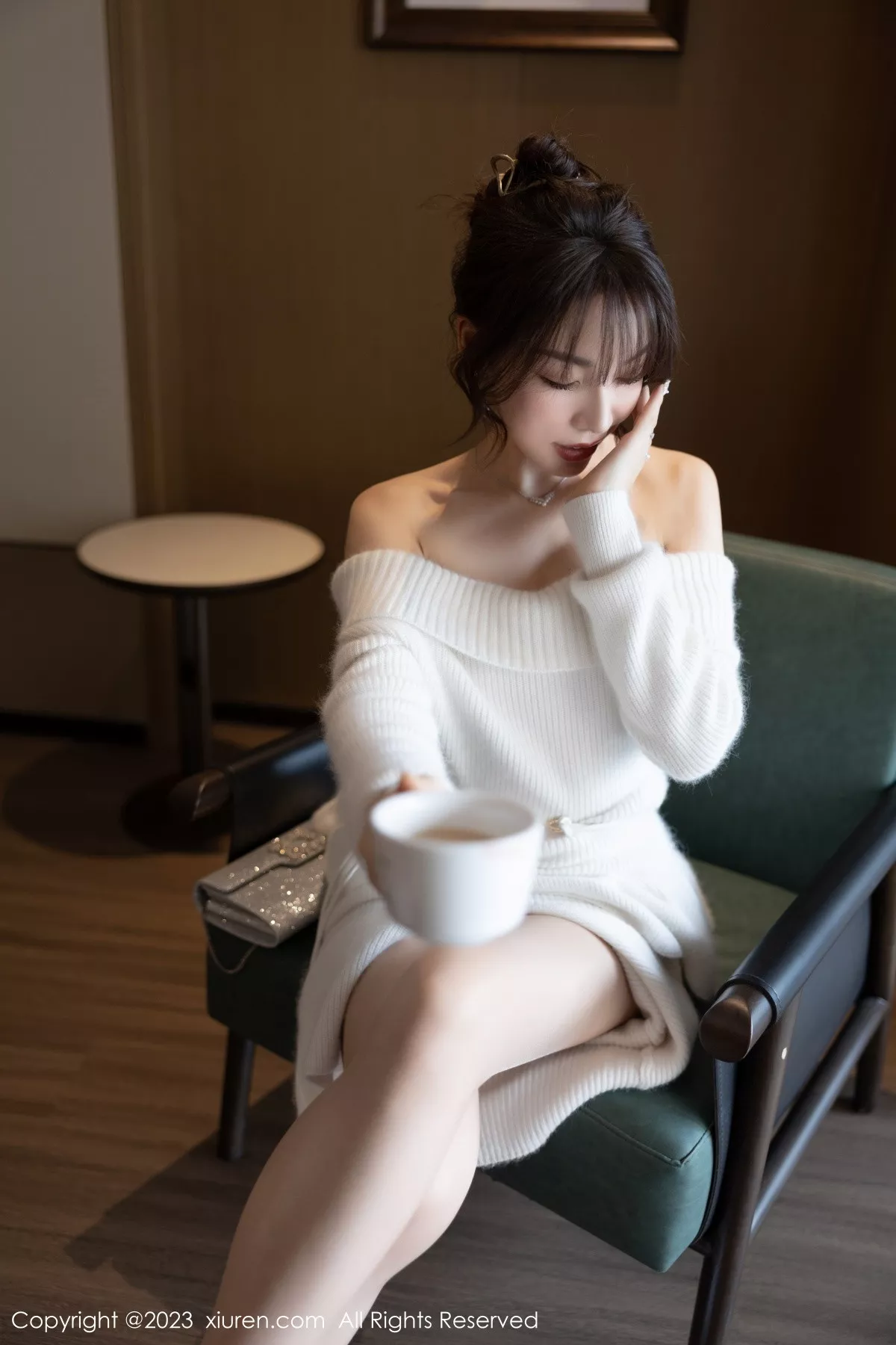 秀人集.com_[XiuRen秀人网]No.6132_女神徐莉芝Booty脱露肩连衣长裙露性感白色蕾丝内衣诱惑写真83P