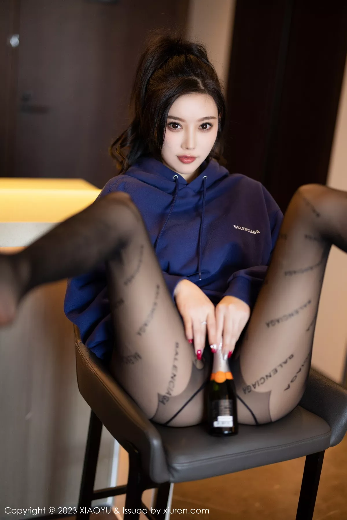 秀人集.com_[XiaoYu画语界]Vol.946_女神杨晨晨Yome脱外套露蕾丝内衣超薄黑丝秀完美身材诱惑写真82P