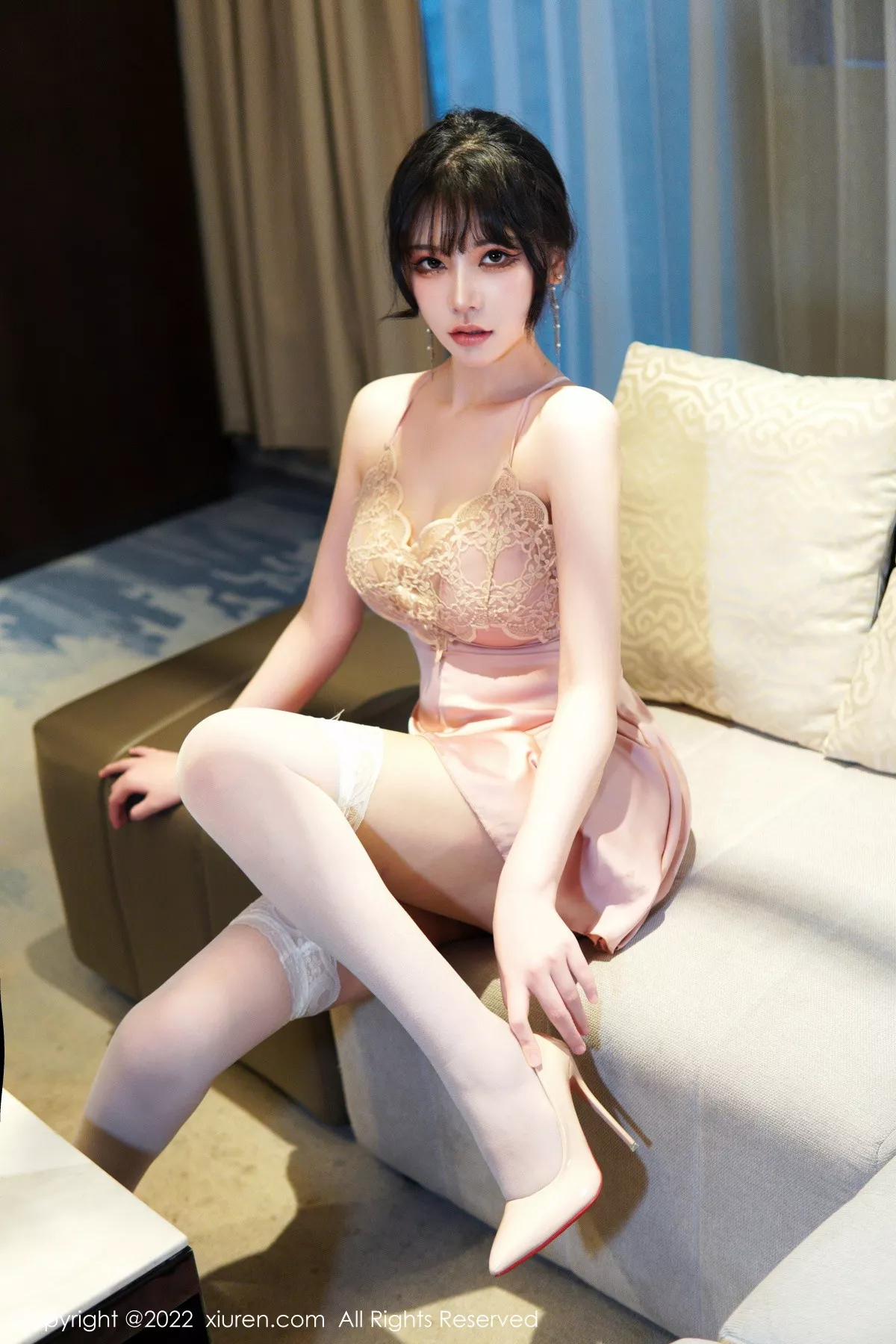 秀人集.com_[XiuRen秀人网]No.6022_新人模特桃桃子性感粉色睡裙配白丝袜秀曼妙身姿迷人诱惑写真72P