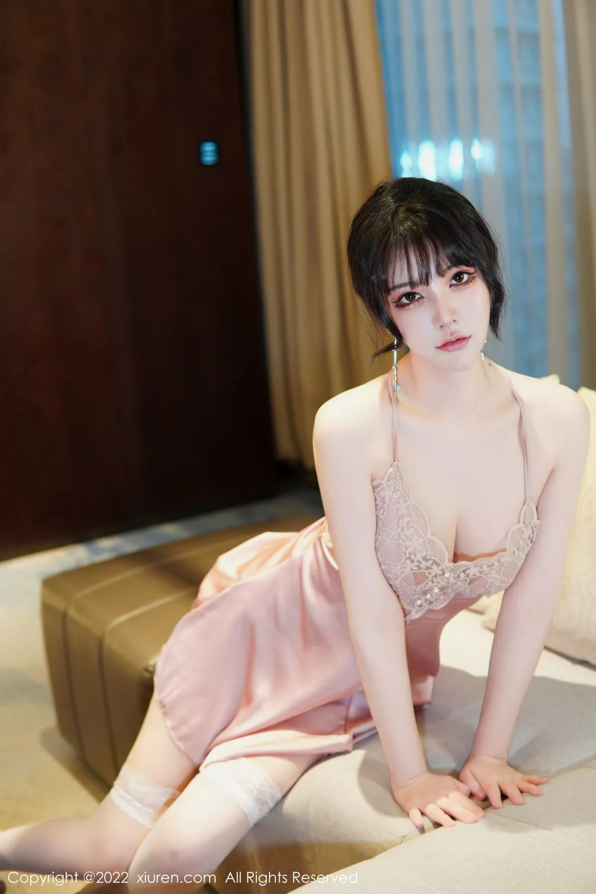 秀人集.com_[XiuRen秀人网]No.6022_新人模特桃桃子性感粉色睡裙配白丝袜秀曼妙身姿迷人诱惑写真72P