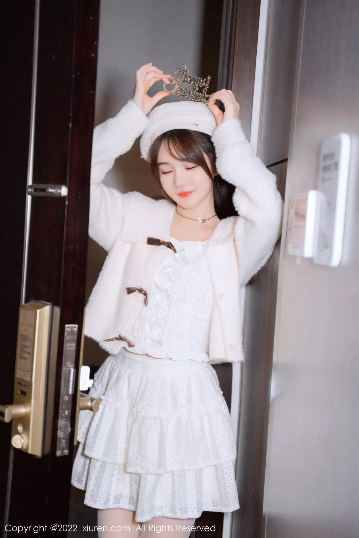 秀人集.com_[XiuRen秀人网]No.6025_模特婠婠么性感白色毛线上衣配白短裙秀曼妙身姿完美诱惑写真68P