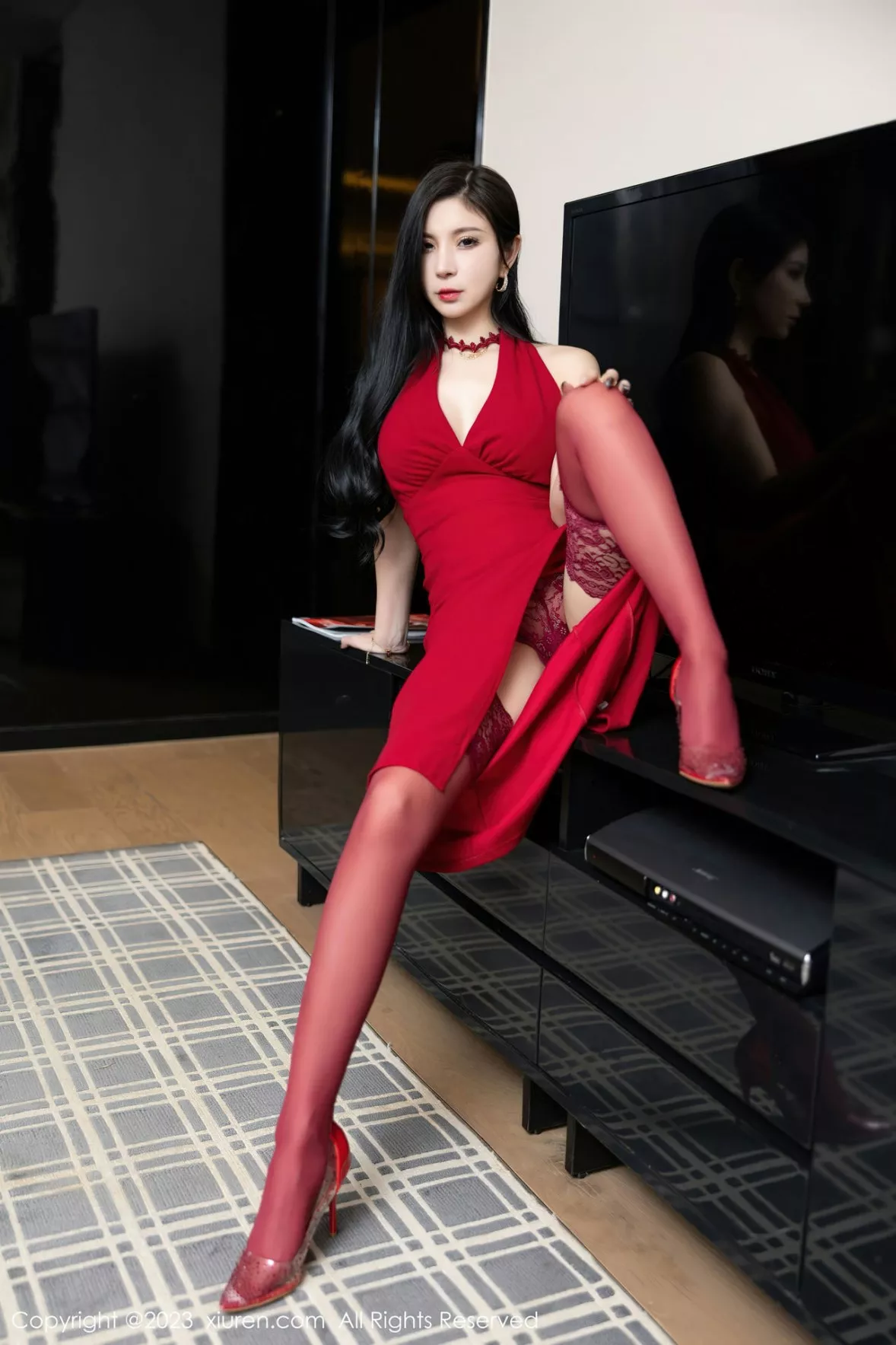 秀人集.com_[XiuRen秀人网]No.6140_模特小蛮妖Yummy红色连衣短裙露红色蕾丝内衣惹火诱惑写真82P