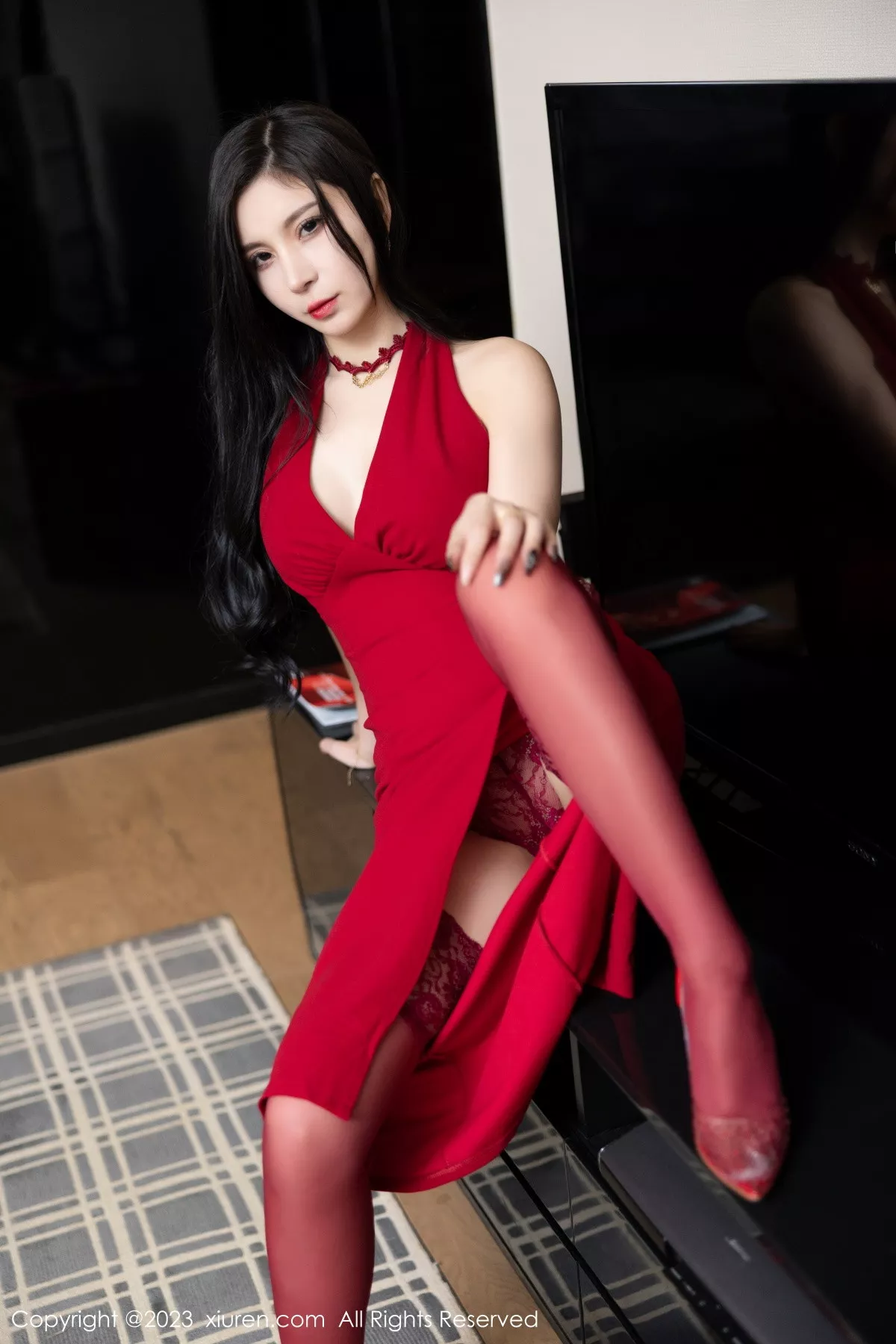 秀人集.com_[XiuRen秀人网]No.6140_模特小蛮妖Yummy红色连衣短裙露红色蕾丝内衣惹火诱惑写真82P