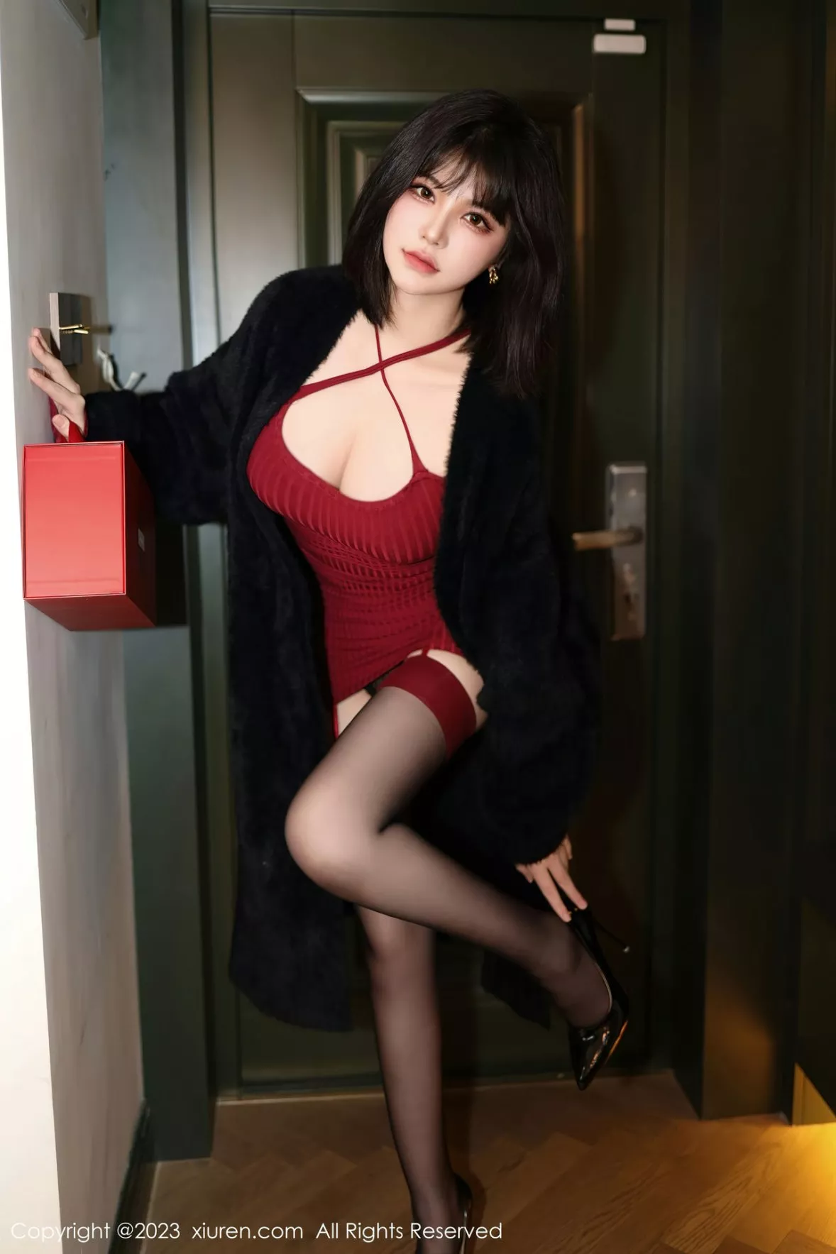 秀人集.com_[XiuRen秀人网]No.6144_模特桃桃子红色收身连衣短露黑色蕾丝内衣秀曼妙身姿诱惑写真81P