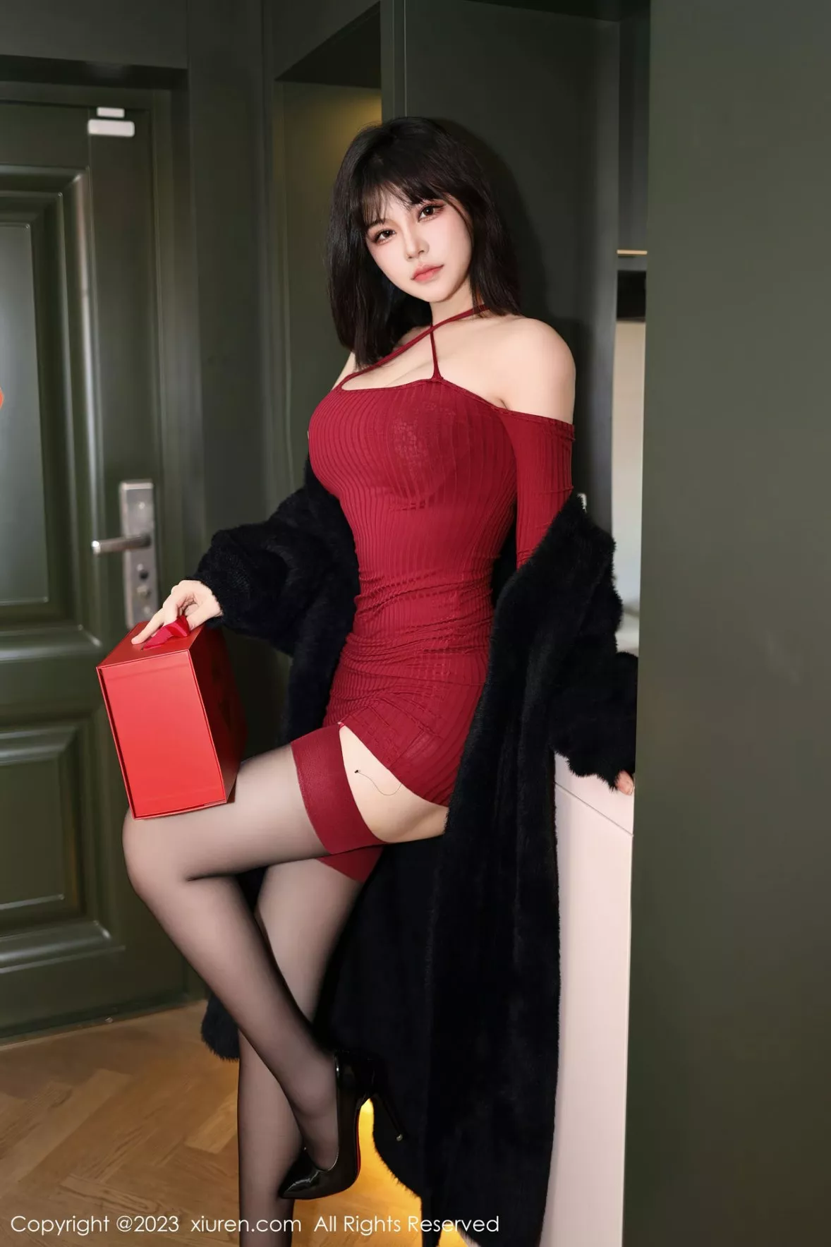 秀人集.com_[XiuRen秀人网]No.6144_模特桃桃子红色收身连衣短露黑色蕾丝内衣秀曼妙身姿诱惑写真81P