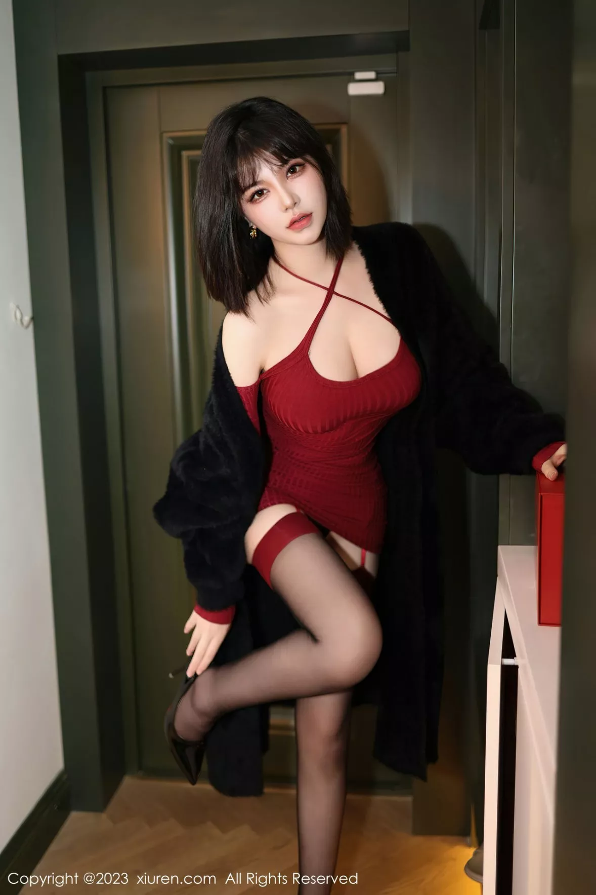 秀人集.com_[XiuRen秀人网]No.6144_模特桃桃子红色收身连衣短露黑色蕾丝内衣秀曼妙身姿诱惑写真81P