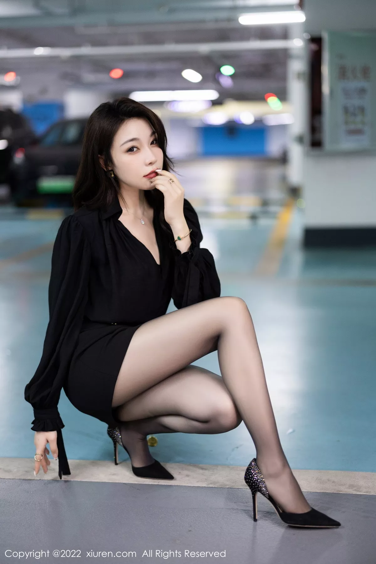 秀人集.com_[XiuRen秀人网]No.6033_女神徐莉芝Booty私房半脱露黑色情趣内衣配无内黑丝诱惑写真83P