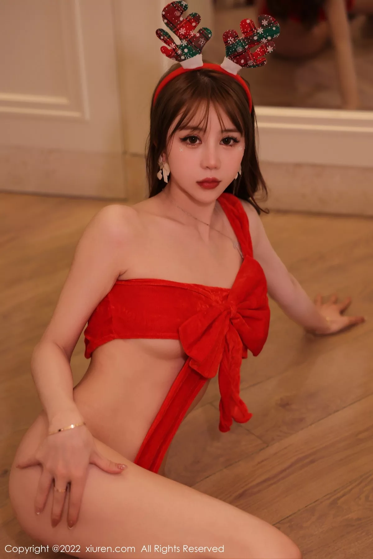 秀人集.com_[XiuRen秀人网]No.6031_模特tina_甜仔圣诞主题性感露背服饰配肉丝秀完美身材诱惑写真58P