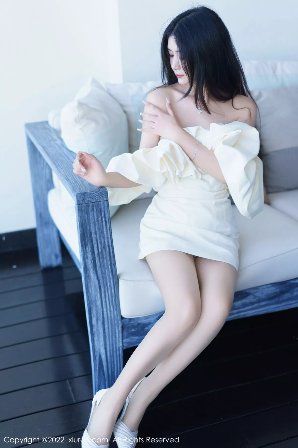 秀人集.com_[XiuRen秀人网]No.6032_模特Laura阿姣性感白色露肩连衣短裙秀曼妙身姿甜美迷人写真92P