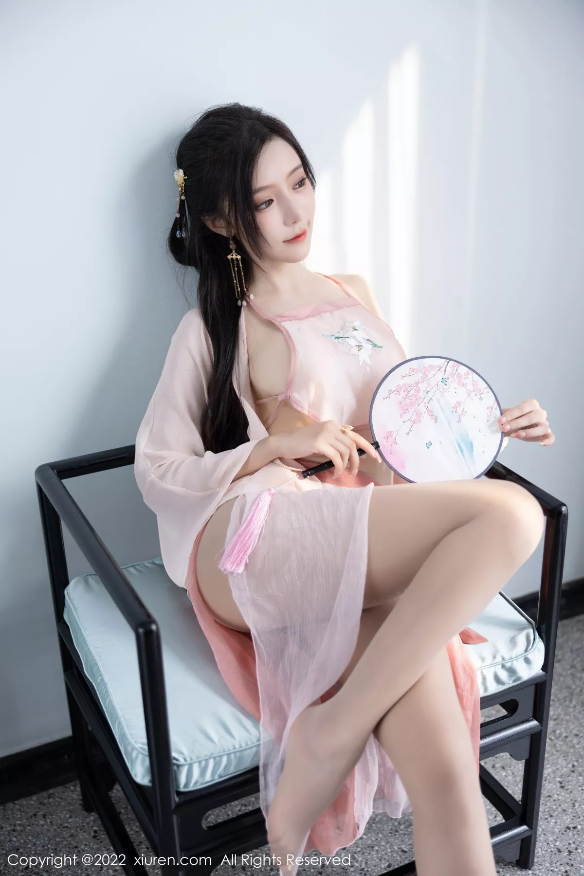 秀人集.com_[XiuRen秀人网]No.6040_女神王馨瑶yanni私房粉色肚兜配超薄肉丝秀惹火身材诱惑写真81P