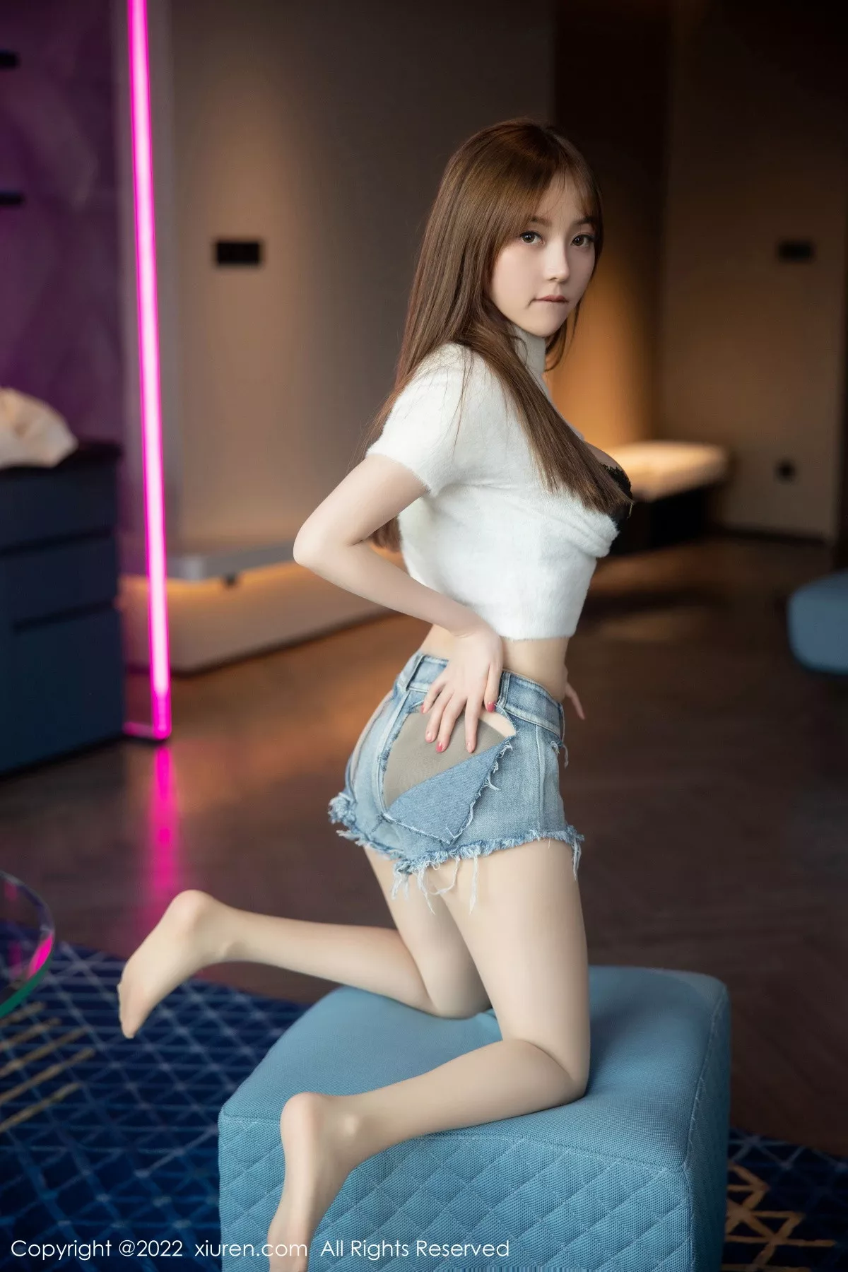 秀人集.com_[XiuRen秀人网]No.6035_模特豆瓣酱白色轻透收身衣配牛仔短裤露黑色蕾丝内衣诱惑写真86P