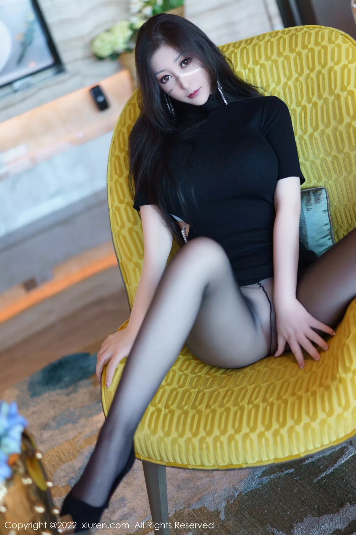 秀人集.com_[XiuRen秀人网]No.6036_女神妲己_Toxic黑色收身衣配超薄无内黑丝秀翘臀美腿诱惑写真80P