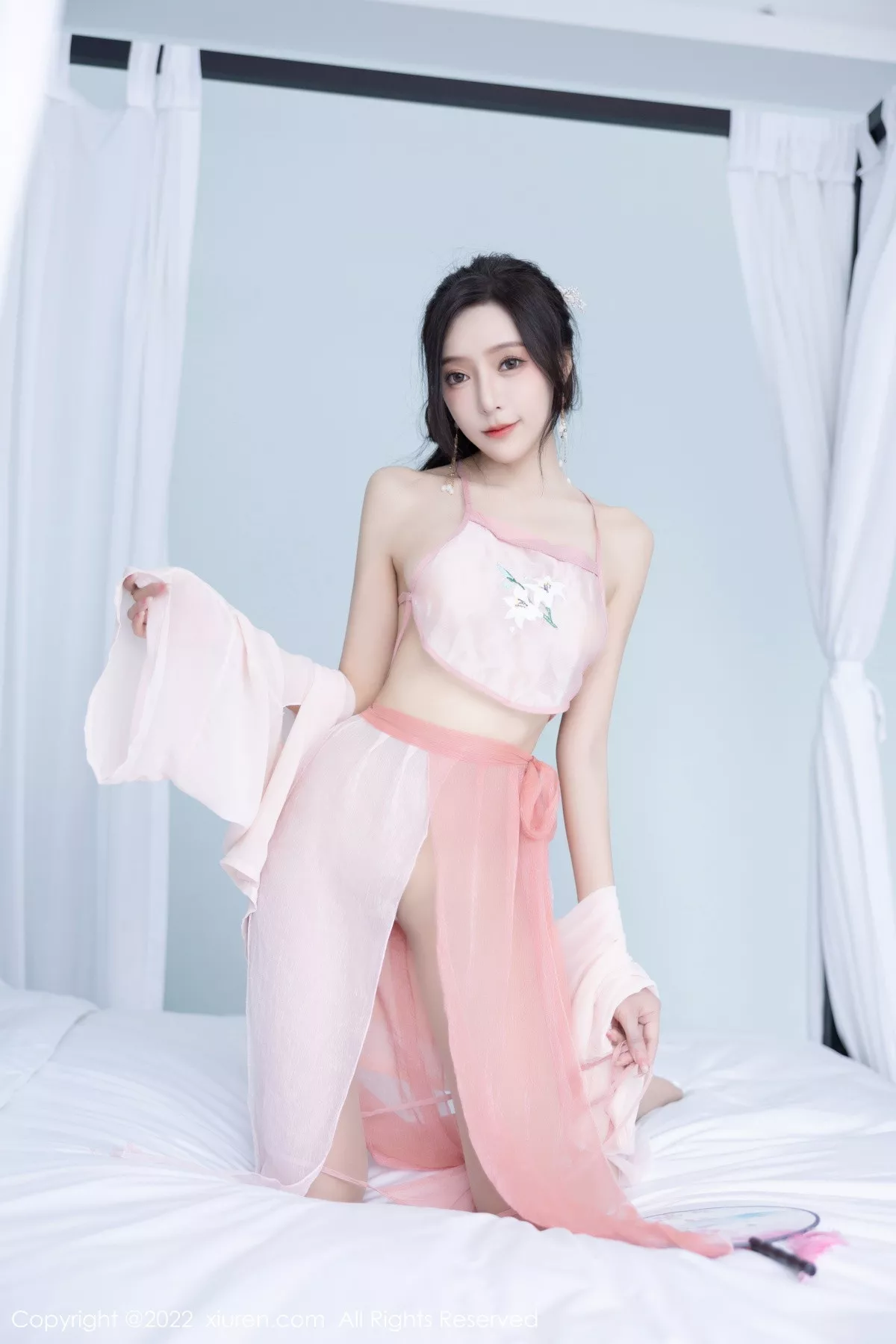 秀人集.com_[XiuRen秀人网]No.6040_女神王馨瑶yanni私房粉色肚兜配超薄肉丝秀惹火身材诱惑写真81P