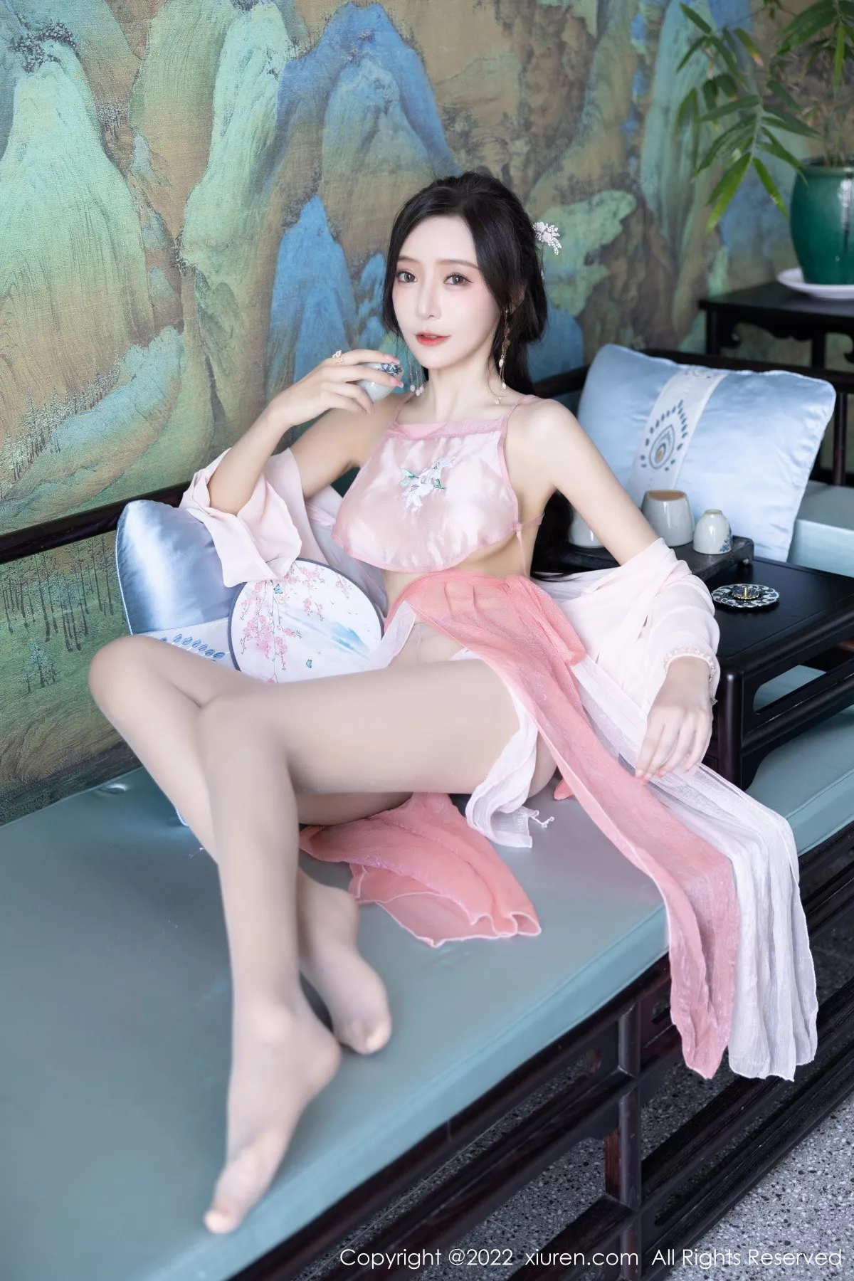秀人集.com_[XiuRen秀人网]No.6040_女神王馨瑶yanni私房粉色肚兜配超薄肉丝秀惹火身材诱惑写真81P
