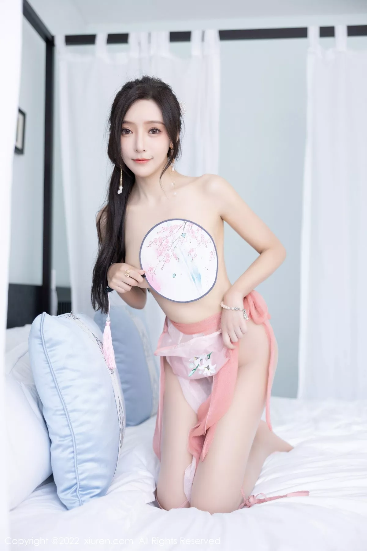 秀人集.com_[XiuRen秀人网]No.6040_女神王馨瑶yanni私房粉色肚兜配超薄肉丝秀惹火身材诱惑写真81P