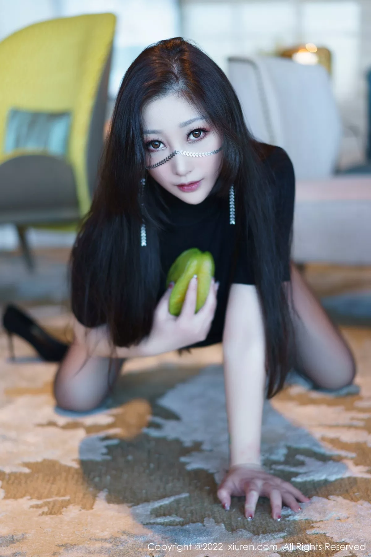 秀人集.com_[XiuRen秀人网]No.6036_女神妲己_Toxic黑色收身衣配超薄无内黑丝秀翘臀美腿诱惑写真80P
