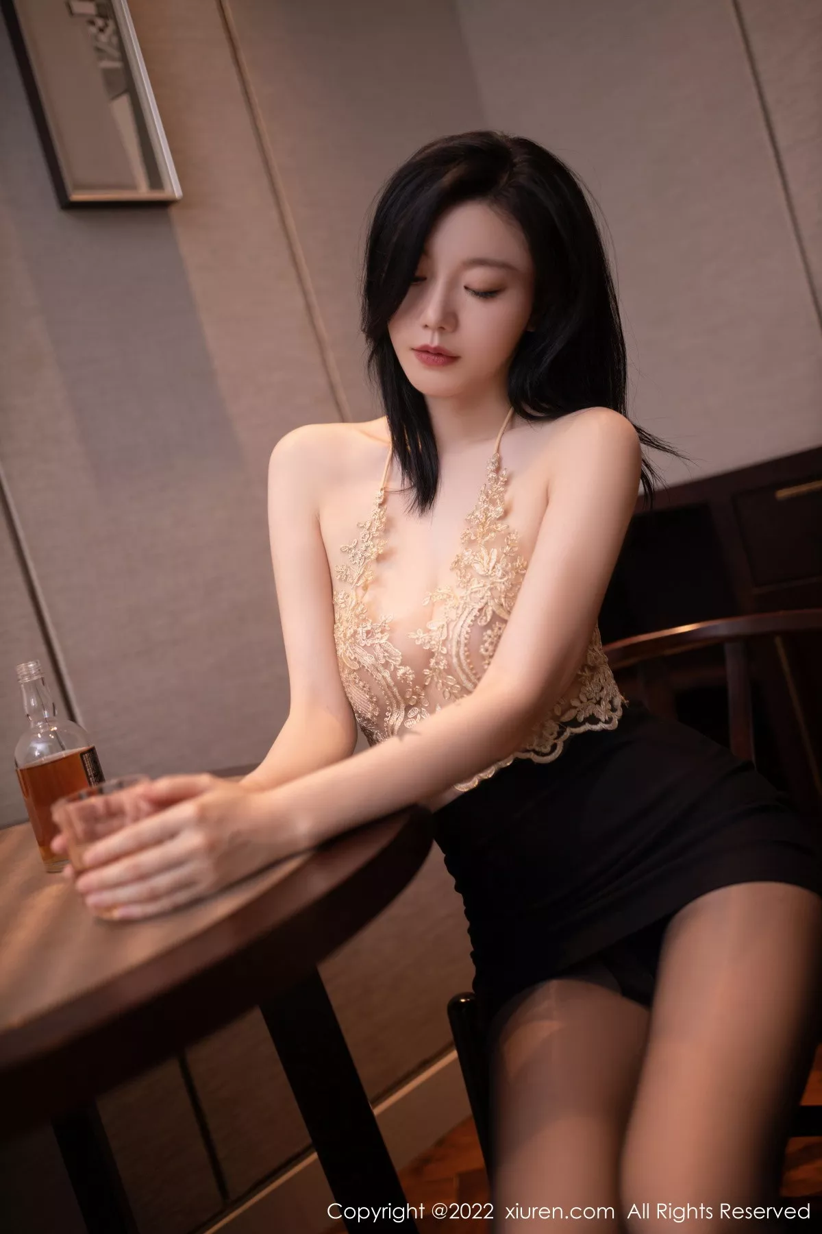 秀人集.com_[XiuRen秀人网]No.6051_模特安然anran半脱外衣露缕空金色蕾丝内衣秀惹火身材诱惑写真81P