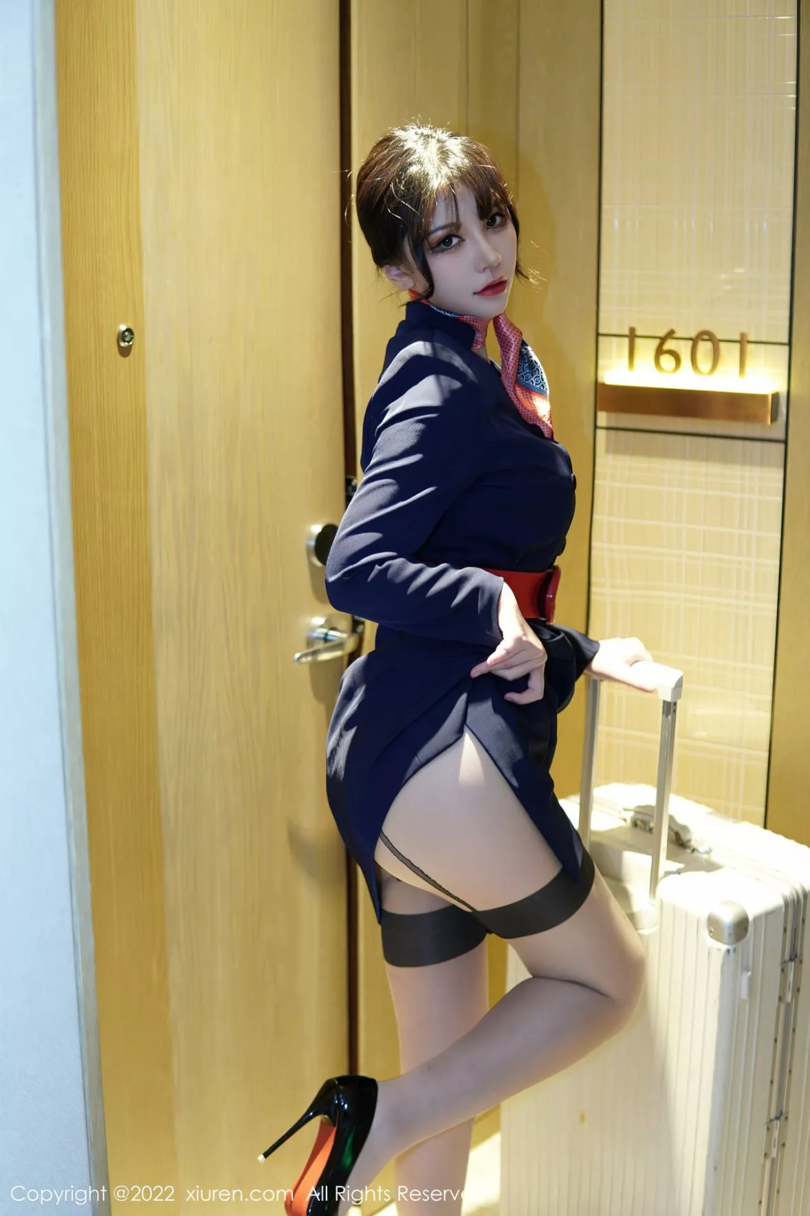 秀人集.com_[XiuRen秀人网]No.6048_模特桃桃子_脱深蓝空姐制服露红色蕾丝内衣秀曼妙身姿诱惑写真82P