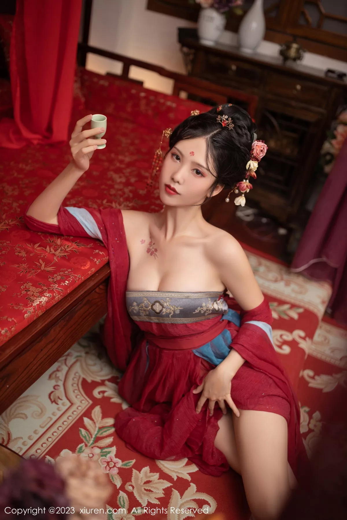 秀人集.com_[XiuRen秀人网]No.6154_模特利世歌姬角色扮演性感红色古装服低胸秀完美身材诱惑写真71P