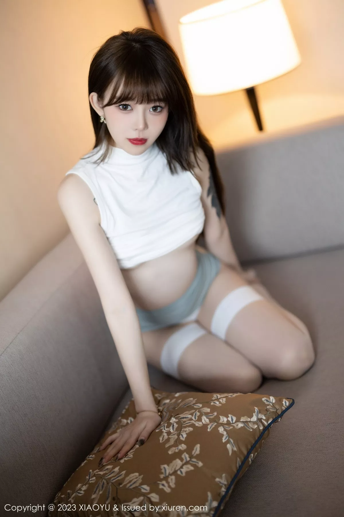 秀人集.com_[XiaoYu画语界]Vol.949_模特奶瓶性感白色轻透收身上衣配蓝色短裙秀曼妙身姿迷人写真90P