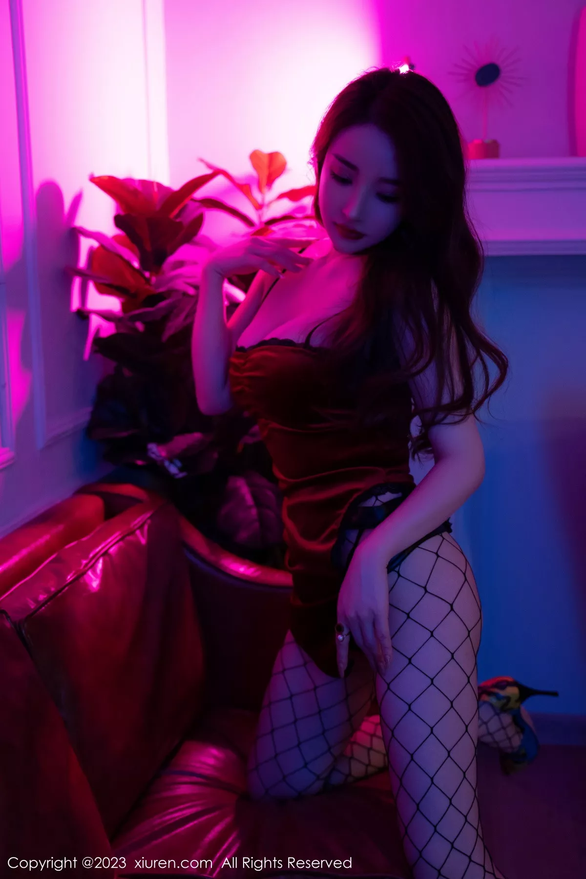 秀人集.com_[XiuRen秀人网]No.6192_新人雨儿1494性感红色吊带短裙配网格丝袜秀苗条身姿迷人写真60P