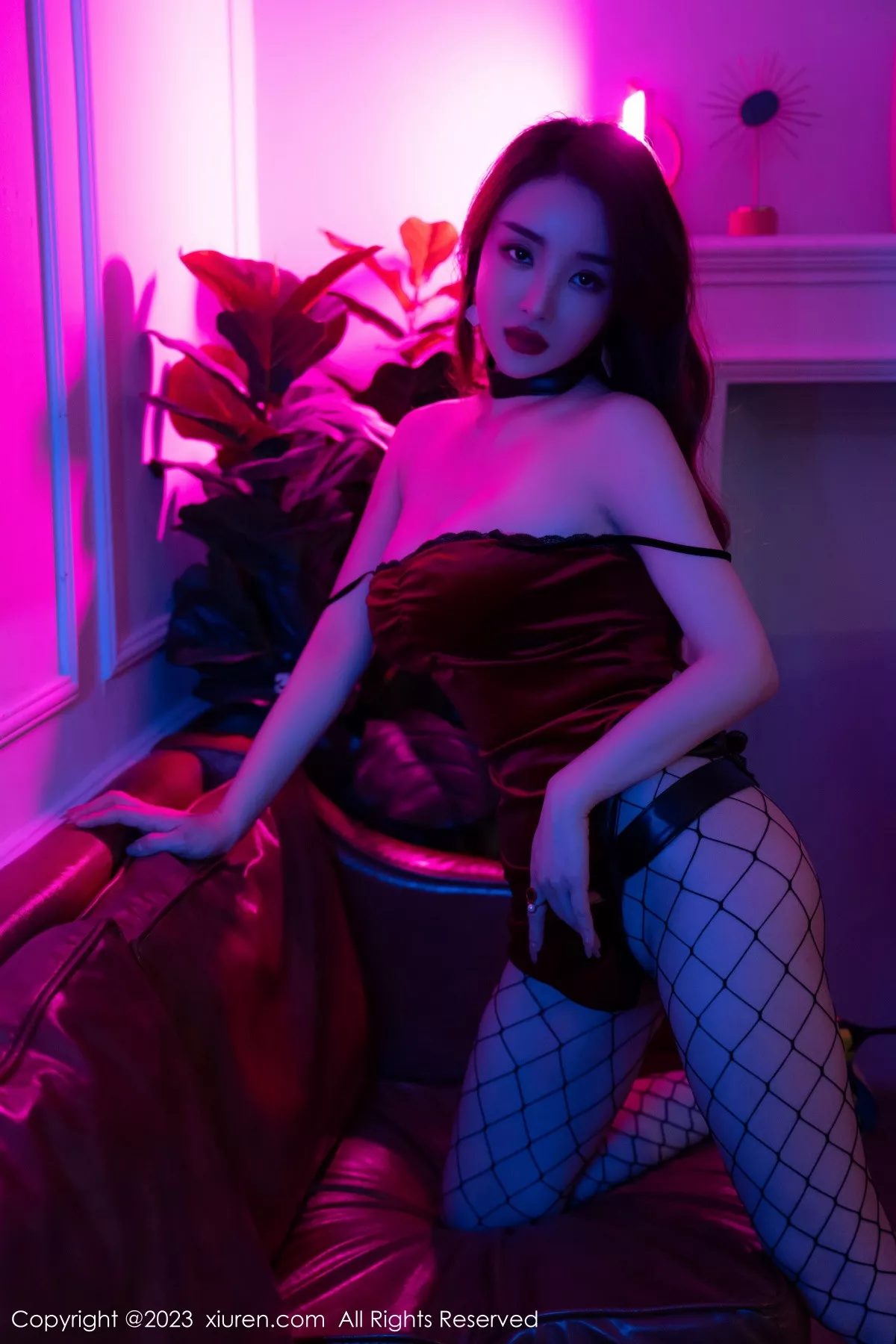 秀人集.com_[XiuRen秀人网]No.6192_新人雨儿1494性感红色吊带短裙配网格丝袜秀苗条身姿迷人写真60P