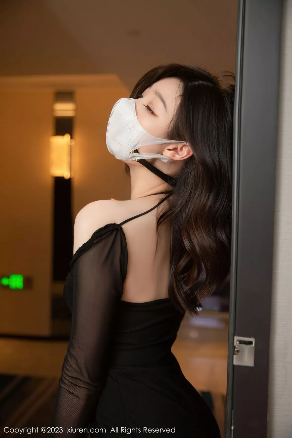 秀人集.com_[XiuRen秀人网]No.6204_模特是小逗逗性感黑色服饰配黑丝袜半脱秀曼妙身姿迷人写真89P