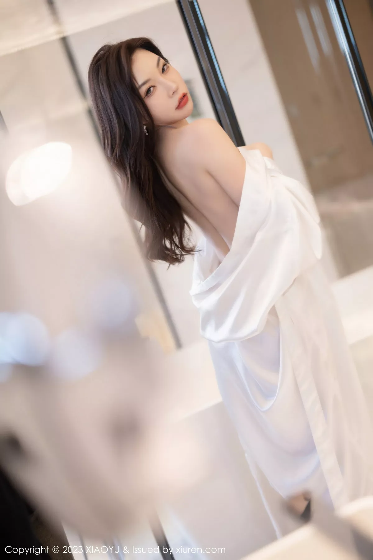 秀人集.com_[XiaoYu画语界]Vol.957_女神徐莉芝Booty白色露肩连衣裙配超薄肉丝秀娇美身段诱惑写真94P