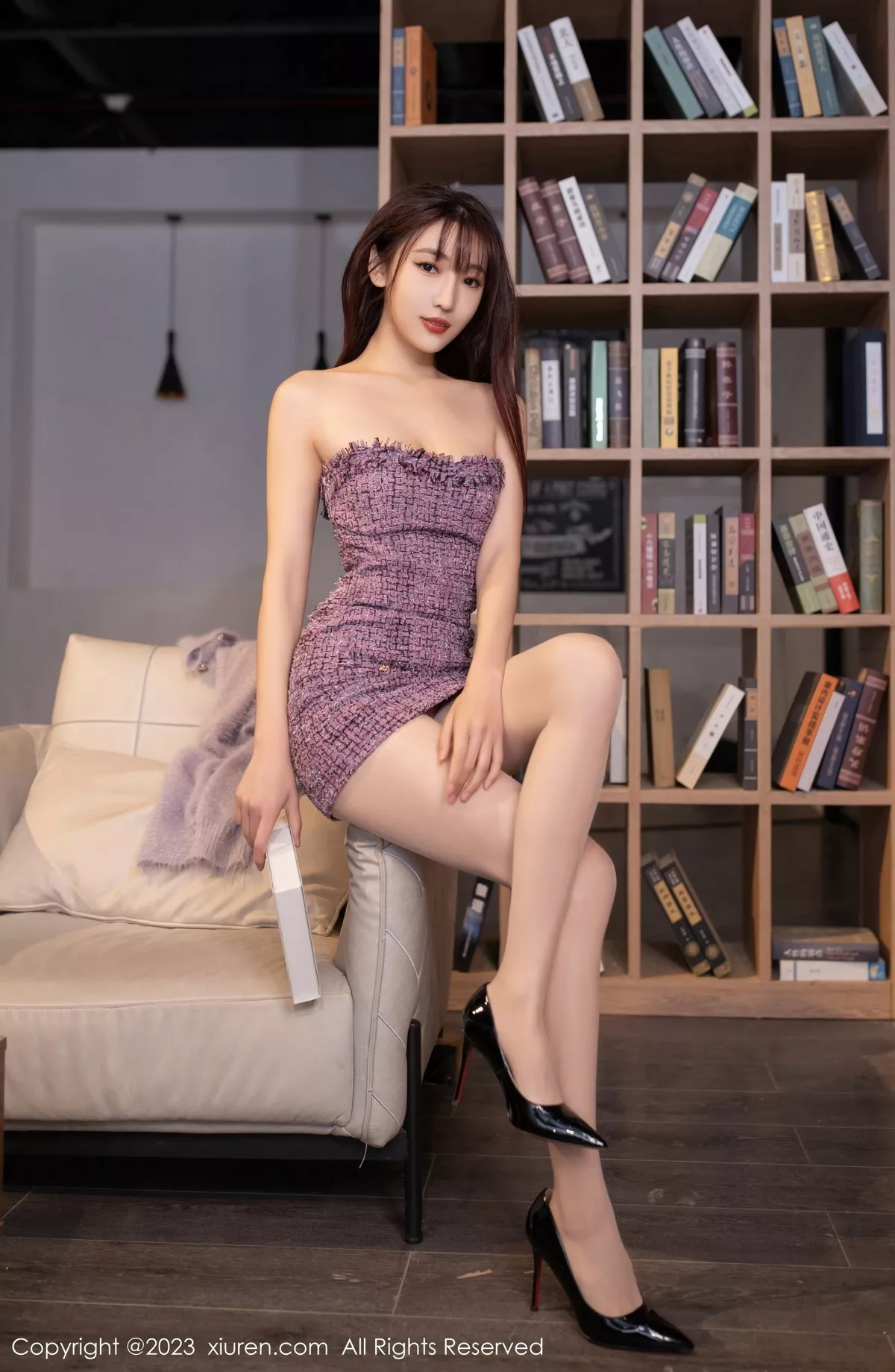 秀人集.com_[XiuRen秀人网]No.6209_模特陆萱萱图书馆场景紫色露肩连衣短裙配超薄肉丝完美诱惑写真81P