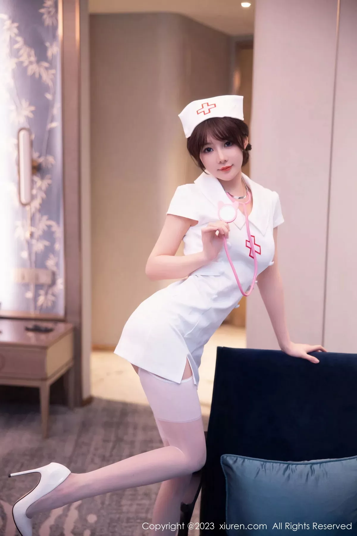 秀人集.com_[XiuRen秀人网]No.6221_模特婠婠么性感白色情趣护士服配白丝吊袜秀曼妙身姿绝美写真81P