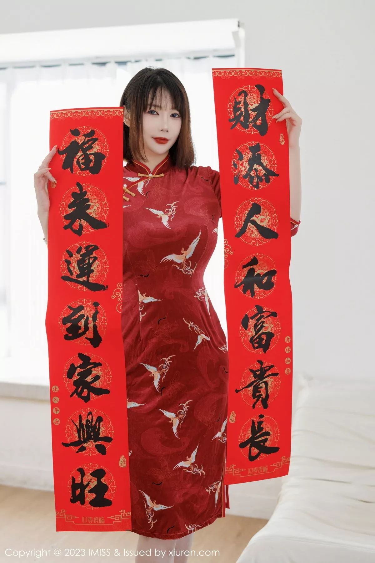 秀人集.com_[IMISS爱蜜社]Vol.716_模特Evon陈赞之性感红色旗袍露红色蕾丝内衣秀凹凸身材诱惑写真51P