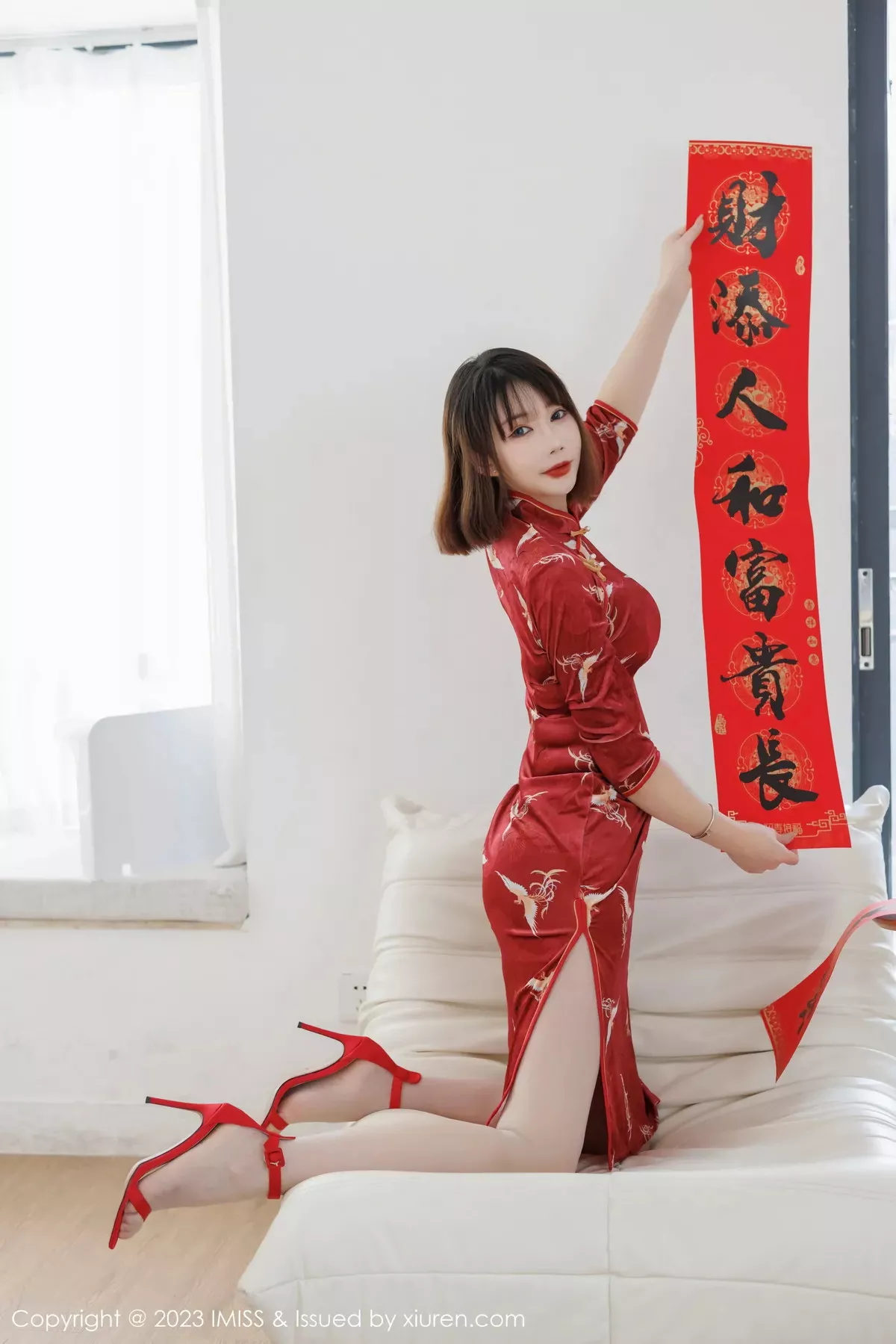 秀人集.com_[IMISS爱蜜社]Vol.716_模特Evon陈赞之性感红色旗袍露红色蕾丝内衣秀凹凸身材诱惑写真51P