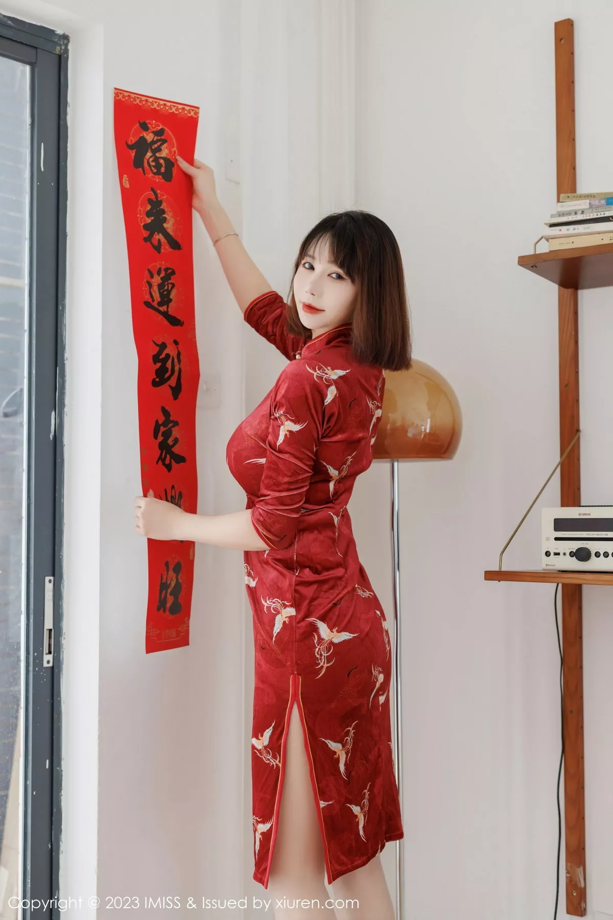 秀人集.com_[IMISS爱蜜社]Vol.716_模特Evon陈赞之性感红色旗袍露红色蕾丝内衣秀凹凸身材诱惑写真51P