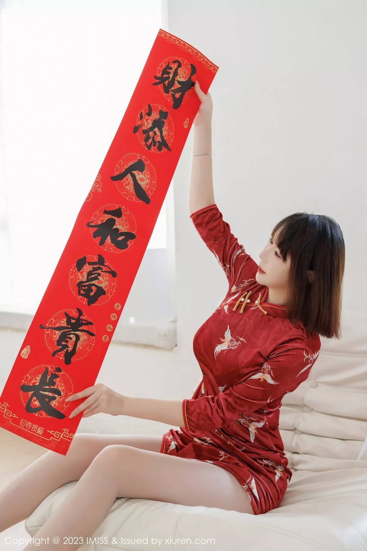 秀人集.com_[IMISS爱蜜社]Vol.716_模特Evon陈赞之性感红色旗袍露红色蕾丝内衣秀凹凸身材诱惑写真51P