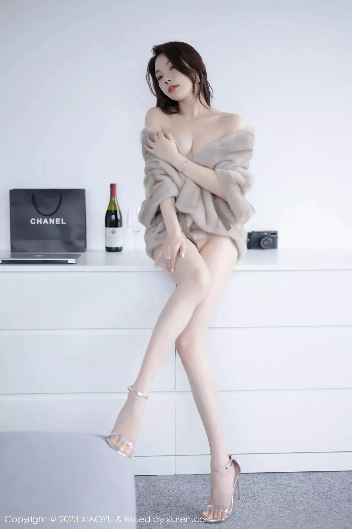 秀人集.com_[XiaoYu画语界]Vol.960_女神徐莉芝Booty性感米色吊带裙配原色丝袜秀娇美身段迷人写真85P