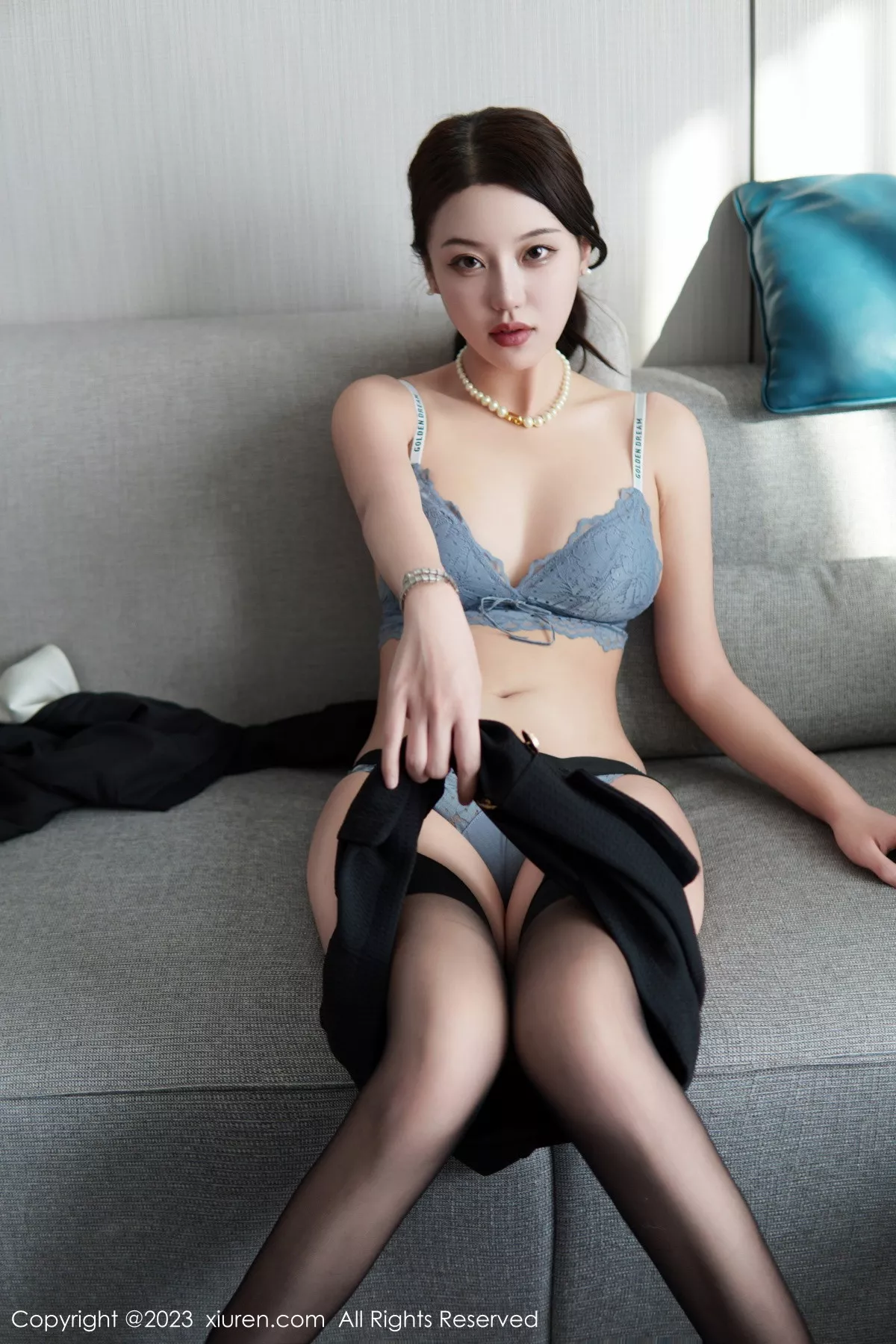 秀人集.com_[XiuRen秀人网]No.6231_模特米娜MnaL性感OL装扮半脱露蕾丝内衣配黑丝吊袜诱惑写真83P