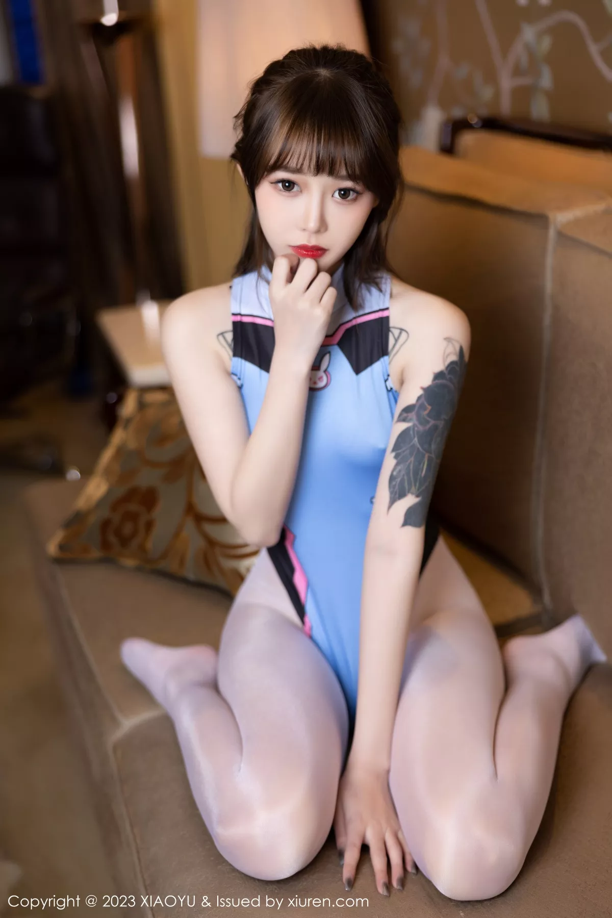 秀人集.com_[XiaoYu画语界]Vol.961_模特奶瓶天蓝色卡通高开连体衣配开档肉丝秀曼妙身姿诱惑写真82P