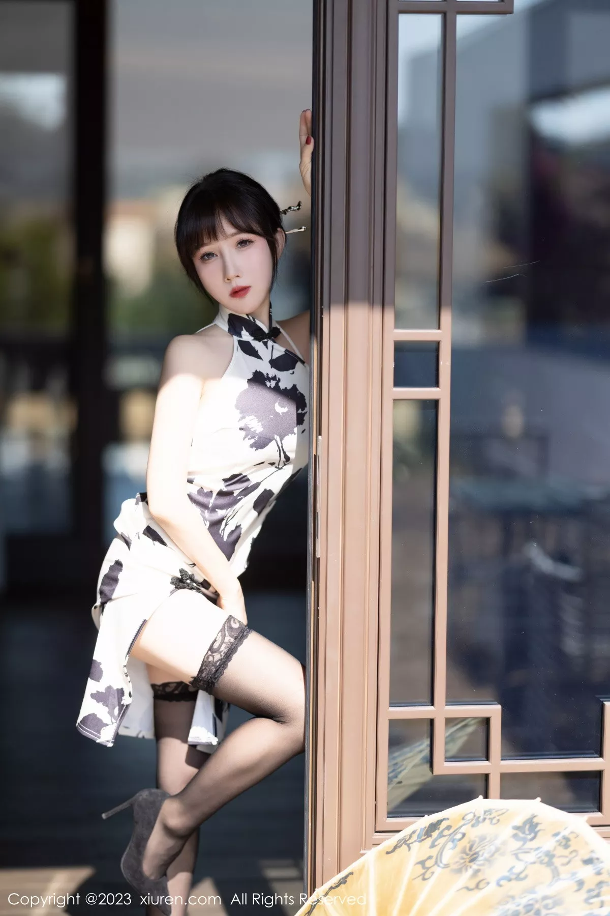 秀人集.com_[XiuRen秀人网]No.6241_模特波巧酱脱白色带图案旗袍露性感黑色蕾丝内衣迷人诱惑写真88P