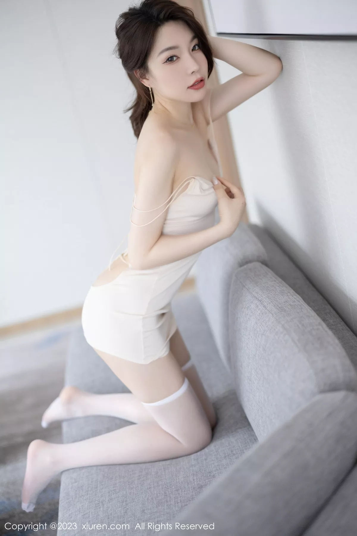 秀人集.com_[XiuRen秀人网]No.6257_女神徐莉芝Booty脱浅色外衣露白色轻透上衣秀曼妙身材诱惑写真85P