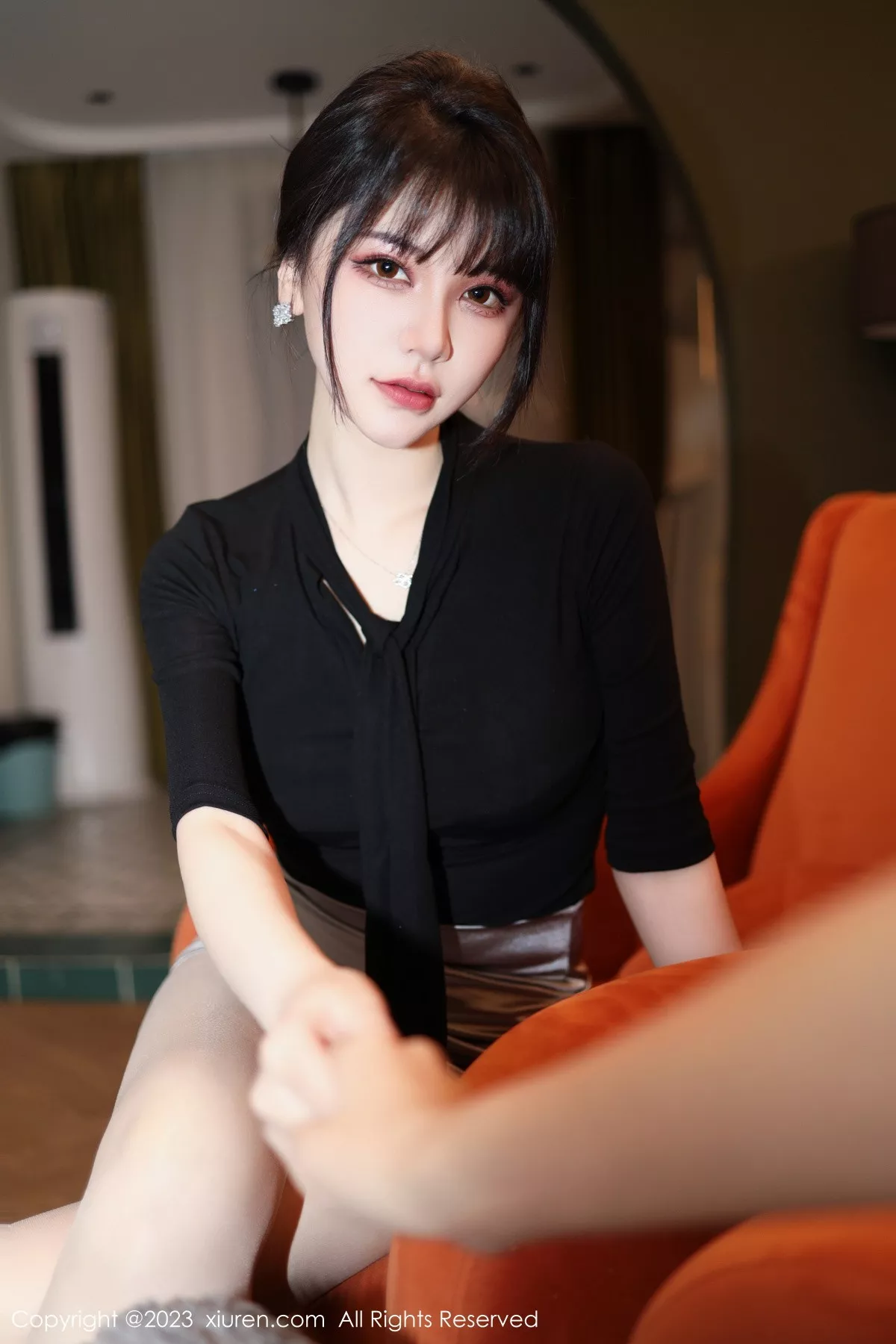 秀人集.com_[XiuRen秀人网]No.6256_模特桃桃子闺蜜剧情主题性感黑白丝袜系列秀美腿迷人诱惑写真85P