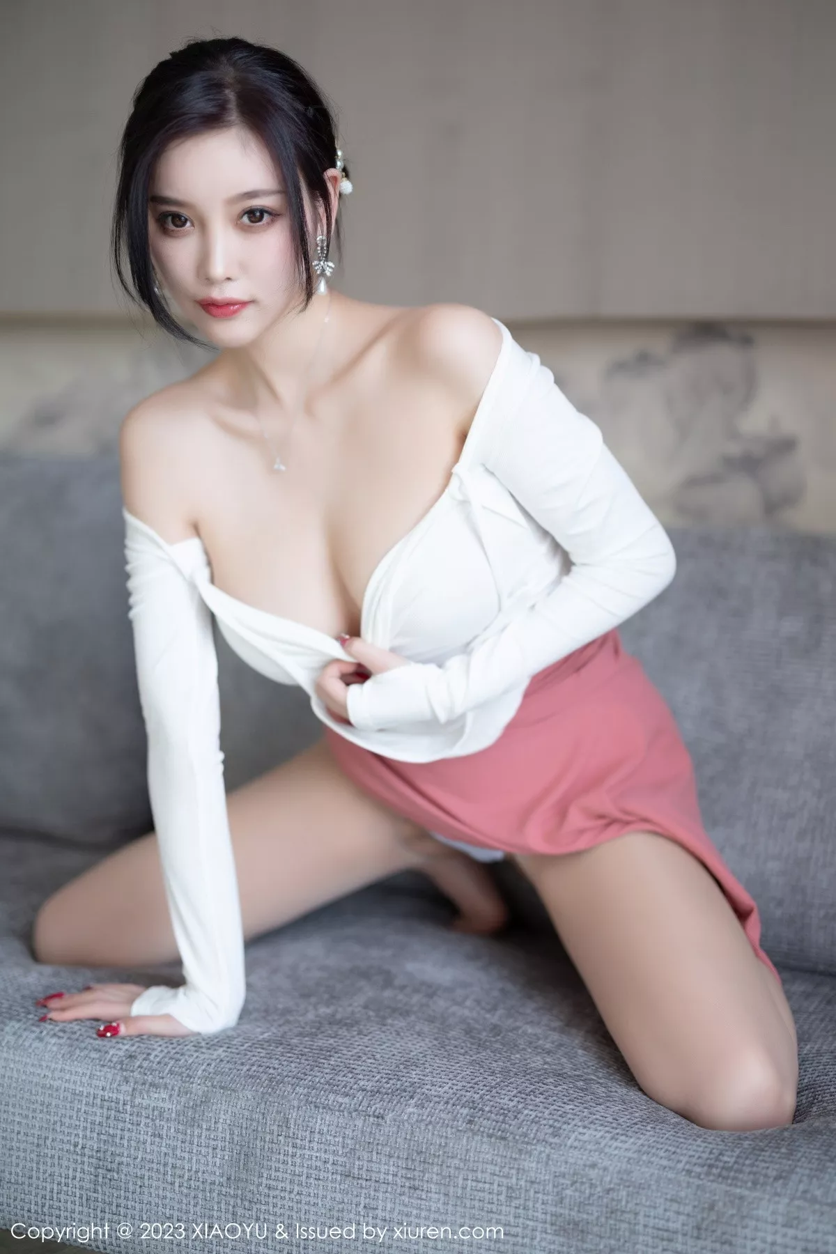 秀人集.com_[XiaoYu画语界]Vol.965_女神杨晨晨Yome白色上衣配淡红长裙露吊坠内衣完美诱惑写真91P