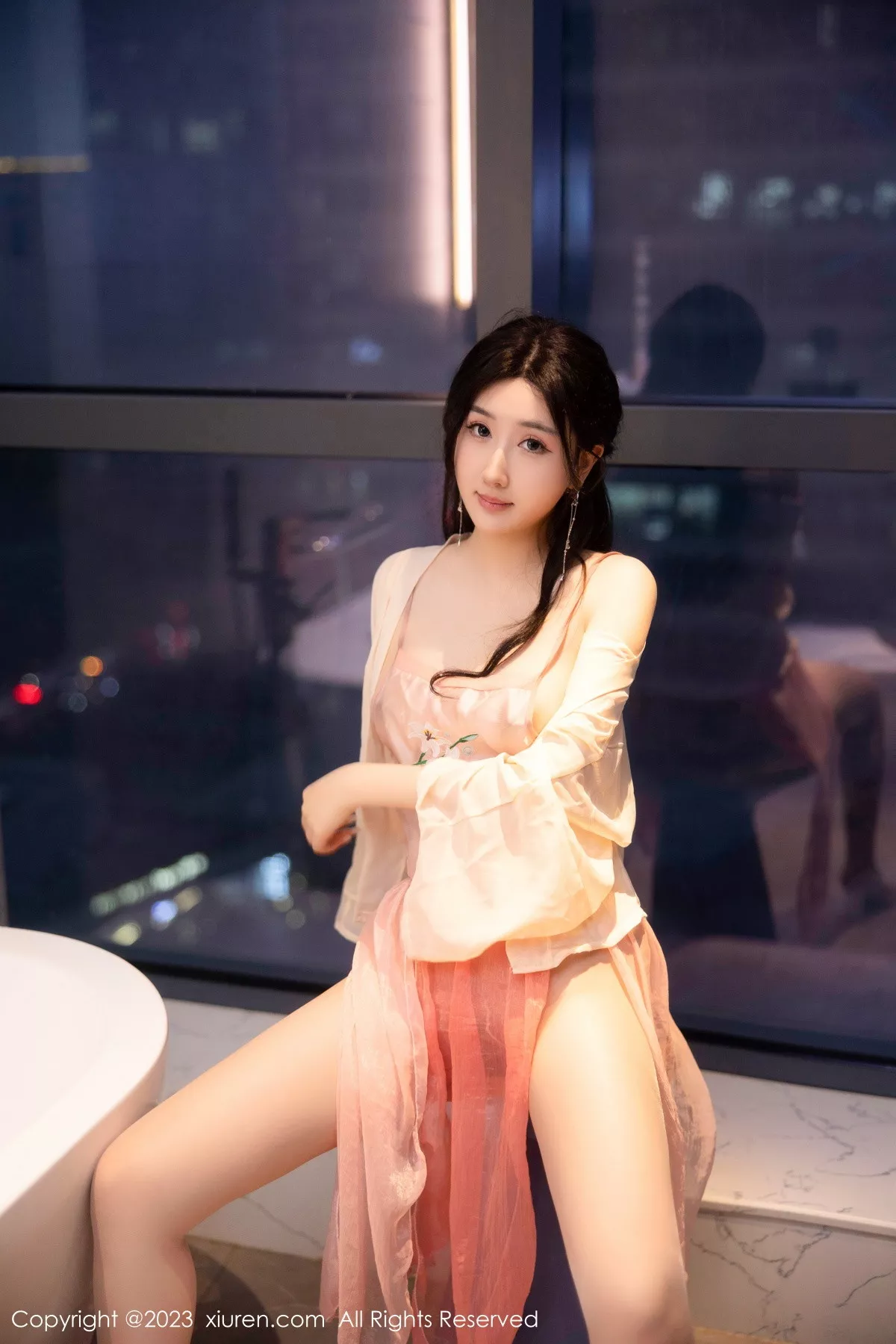 秀人集.com_[XiuRen秀人网]No.6262_模特江真真浴室场景橙色古装服饰秀圆润丰腴身材惹火诱惑写真70P