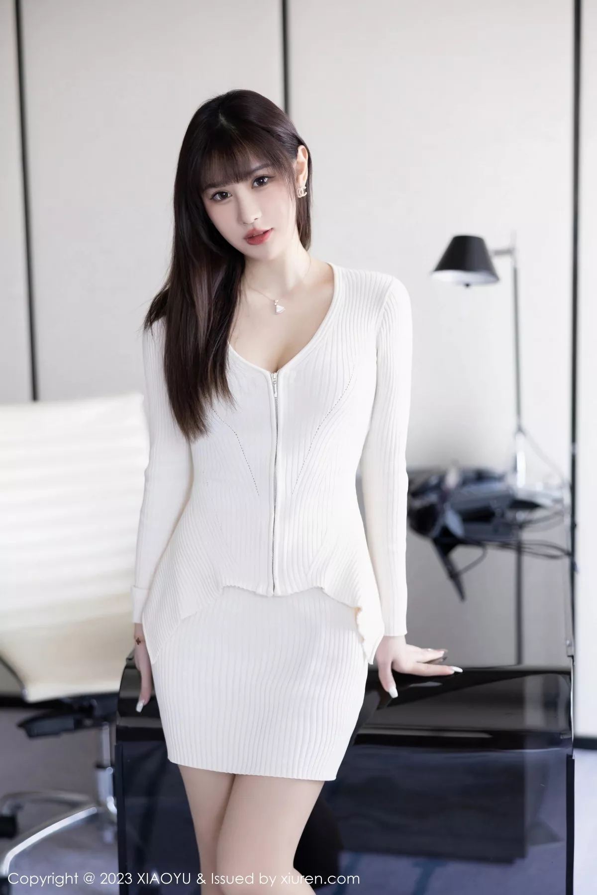 秀人集.com_[XiaoYu画语界]Vol.966_模特张欣欣性感白色开胸衣配肉丝吊袜秀曼妙身姿迷人诱惑写真87P
