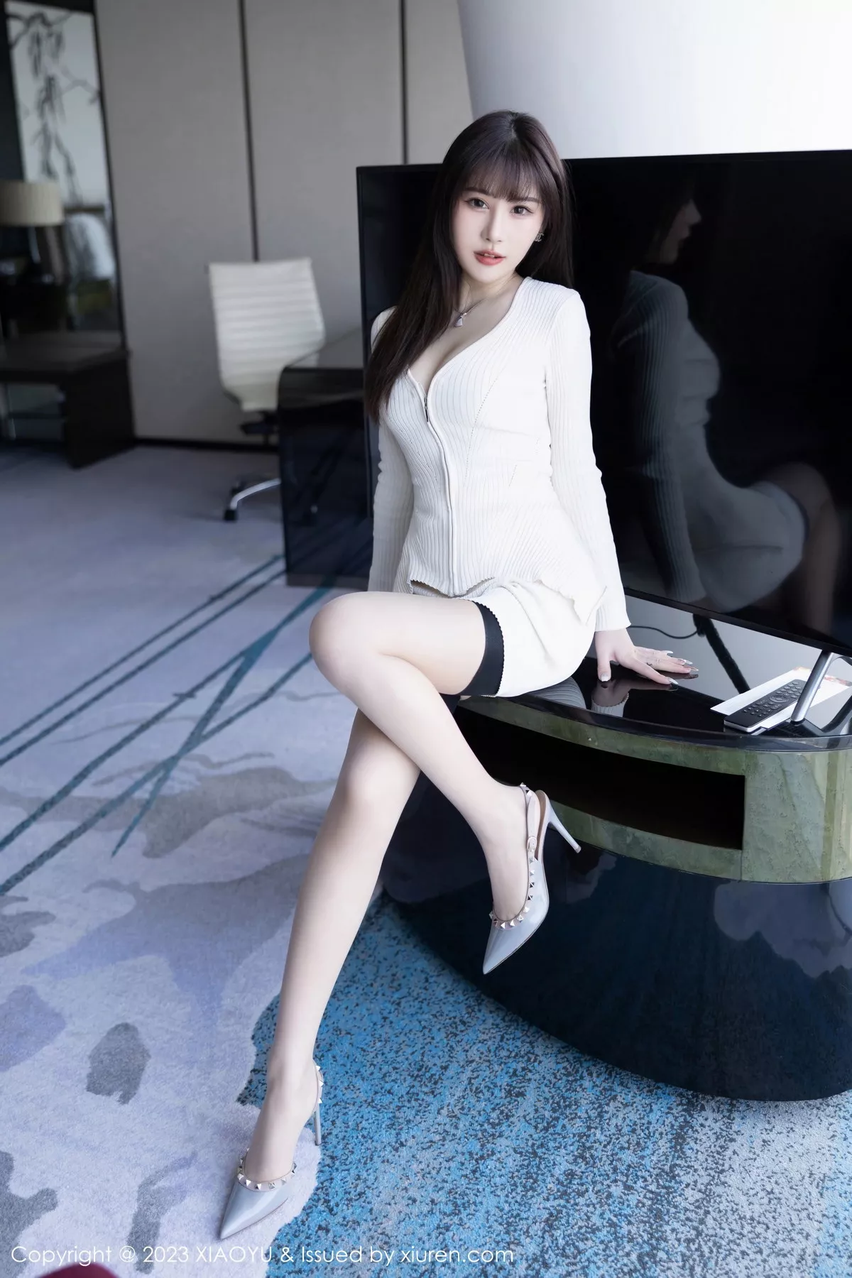 秀人集.com_[XiaoYu画语界]Vol.966_模特张欣欣性感白色开胸衣配肉丝吊袜秀曼妙身姿迷人诱惑写真87P