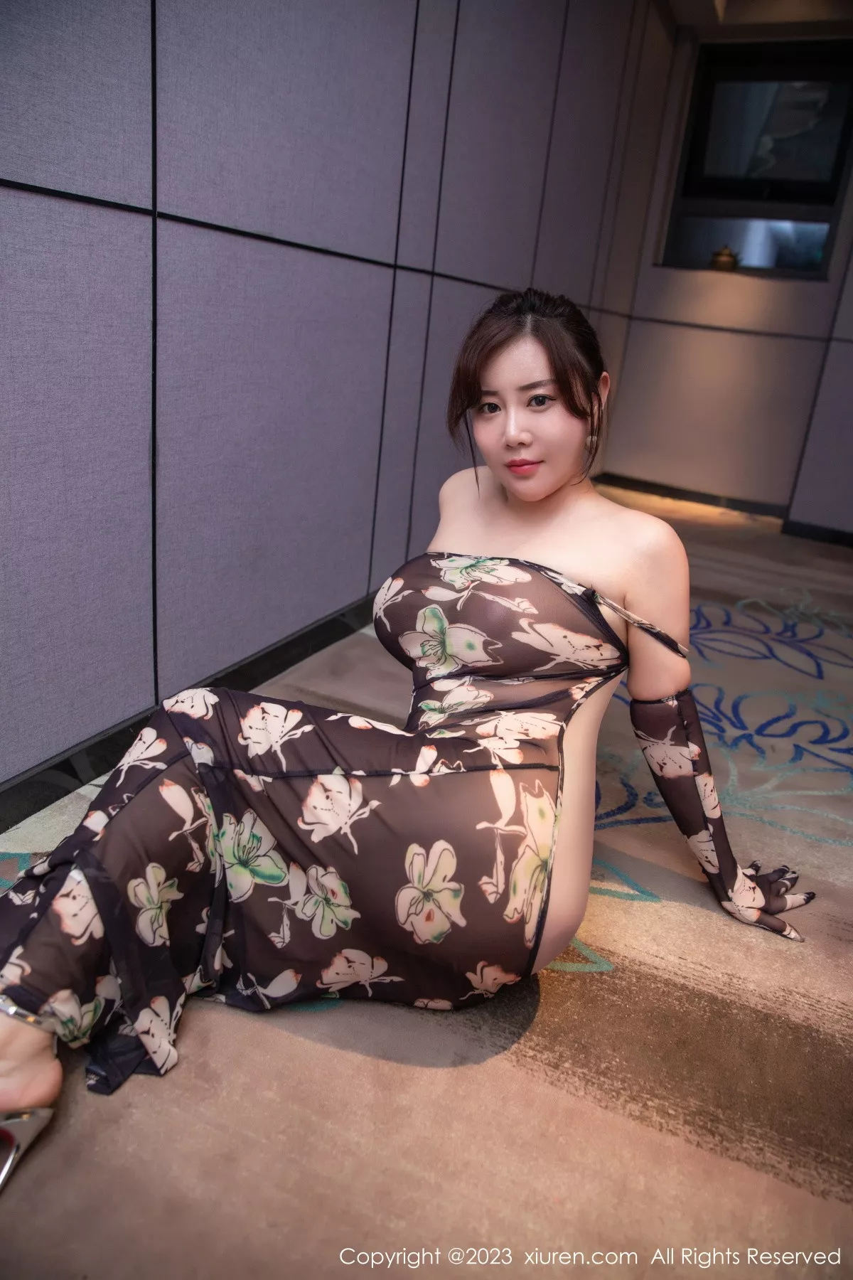 秀人集.com_[XiuRen秀人网]No.6265_模特王婉悠Queen性感深褐色连衣长裙真空秀惹火身材诱惑写真50P