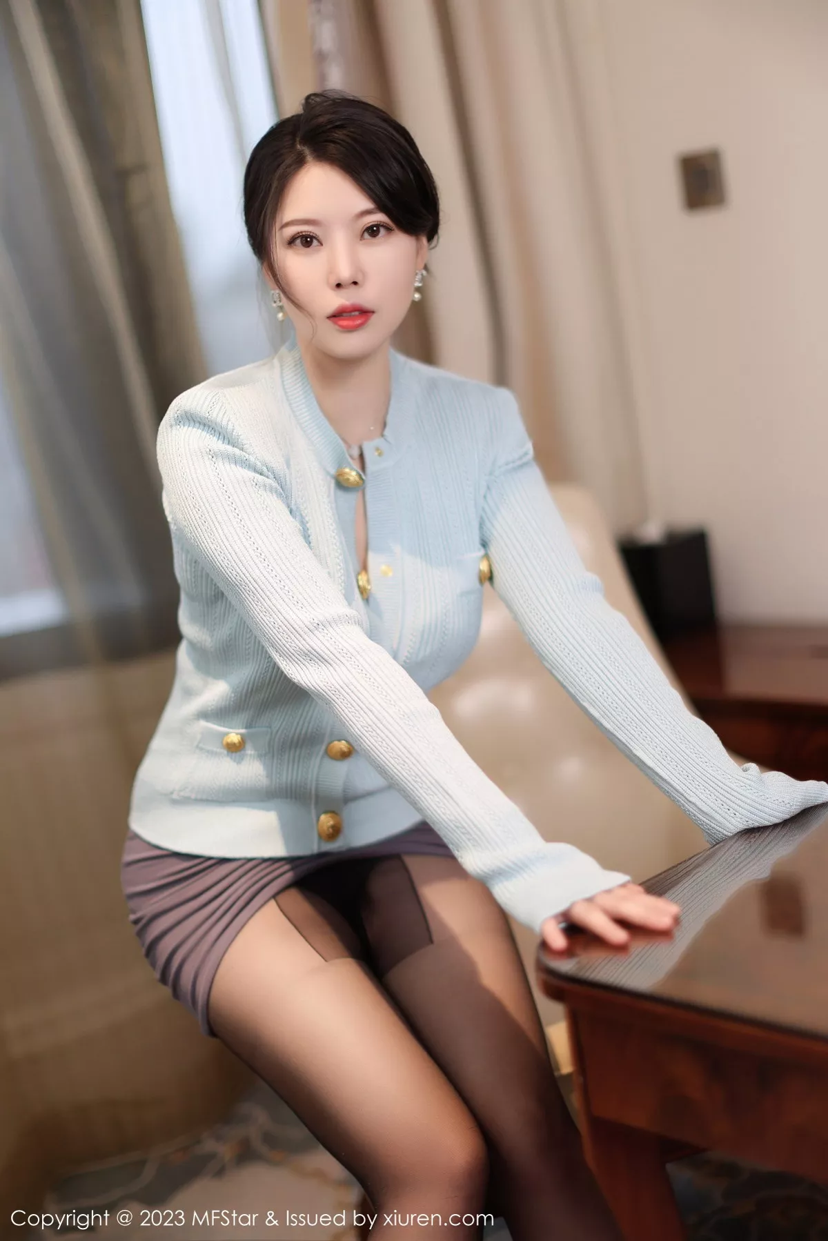 秀人集.com_[MFStar模范学院]Vol.582_模特白茹雪阳朔旅拍性感淡蓝上衣配灰短裙露黑色内衣诱惑写真60P