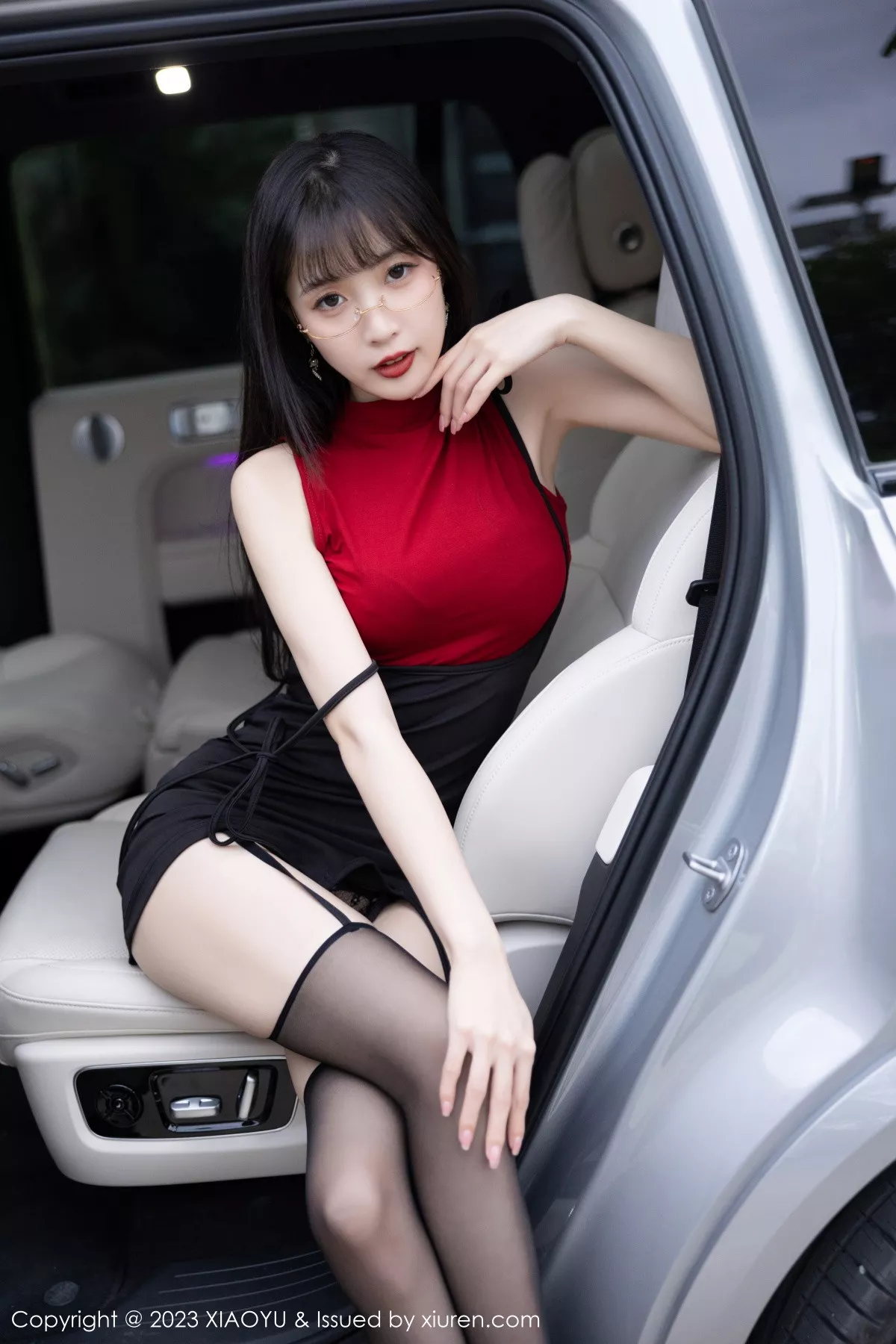 秀人集.com_[XiaoYu画语界]Vol.950_模特林星阑户外车拍性感黑色内衣配黑丝吊袜秀曼妙身姿诱惑写真85P