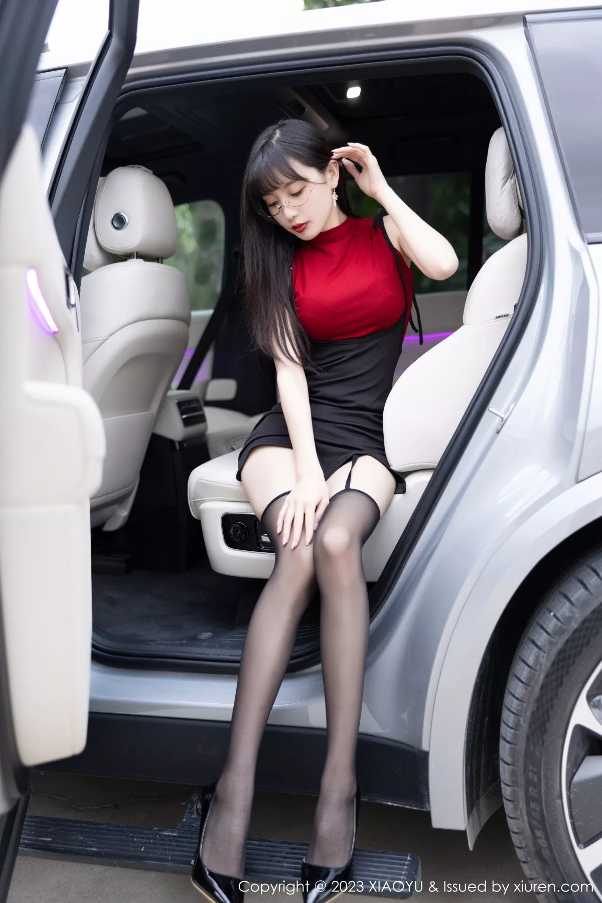 秀人集.com_[XiaoYu画语界]Vol.950_模特林星阑户外车拍性感黑色内衣配黑丝吊袜秀曼妙身姿诱惑写真85P