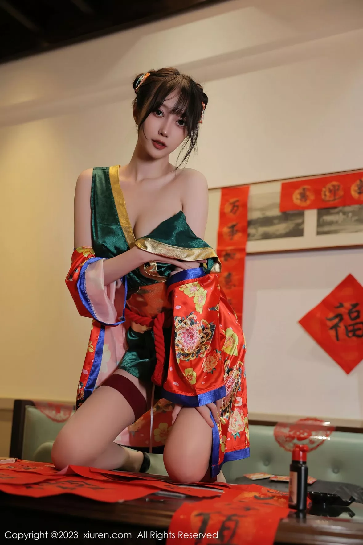 秀人集.com_[XiuRen秀人网]No.6167_模特玥儿玥新春主题私房半脱露曼妙身姿对联遮身撩人诱惑写真57P